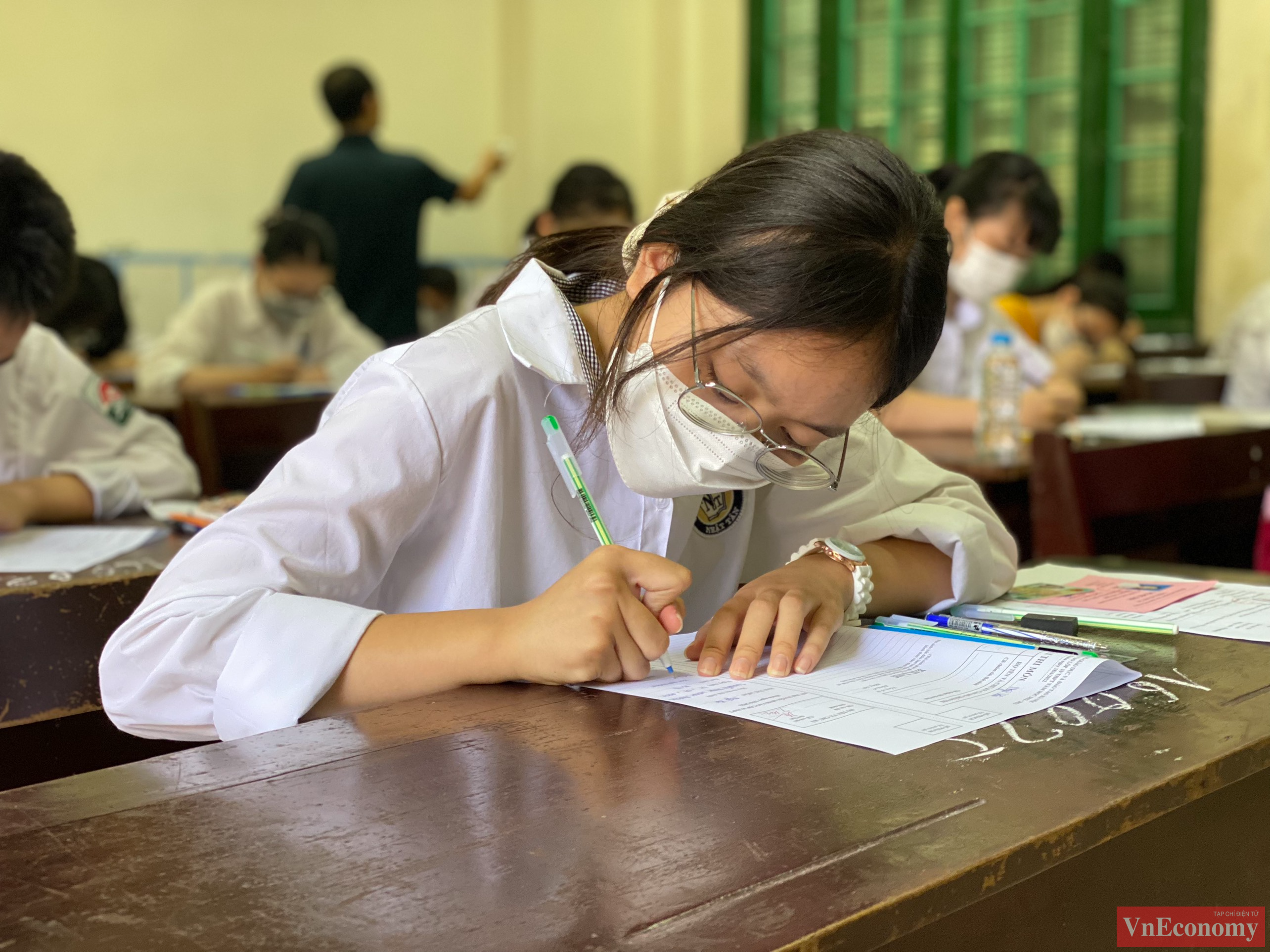 Chậm nhất ng&agrave;y 9/7, Sở Gi&aacute;o dục v&agrave; Đ&agrave;o tạo sẽ c&ocirc;ng bố điểm b&agrave;i thi c&aacute;c m&ocirc;n của th&iacute; sinh, b&agrave;n giao phiếu b&aacute;o kết quả thi cho c&aacute;c cơ sở gi&aacute;o dục để ph&aacute;t cho th&iacute; sinh. C&ugrave;ng ng&agrave;y sở sẽ c&ocirc;ng bố điểm chuẩn x&eacute;t tuyển tại trường chuy&ecirc;n v&agrave; trường THPT c&ocirc;ng lập.