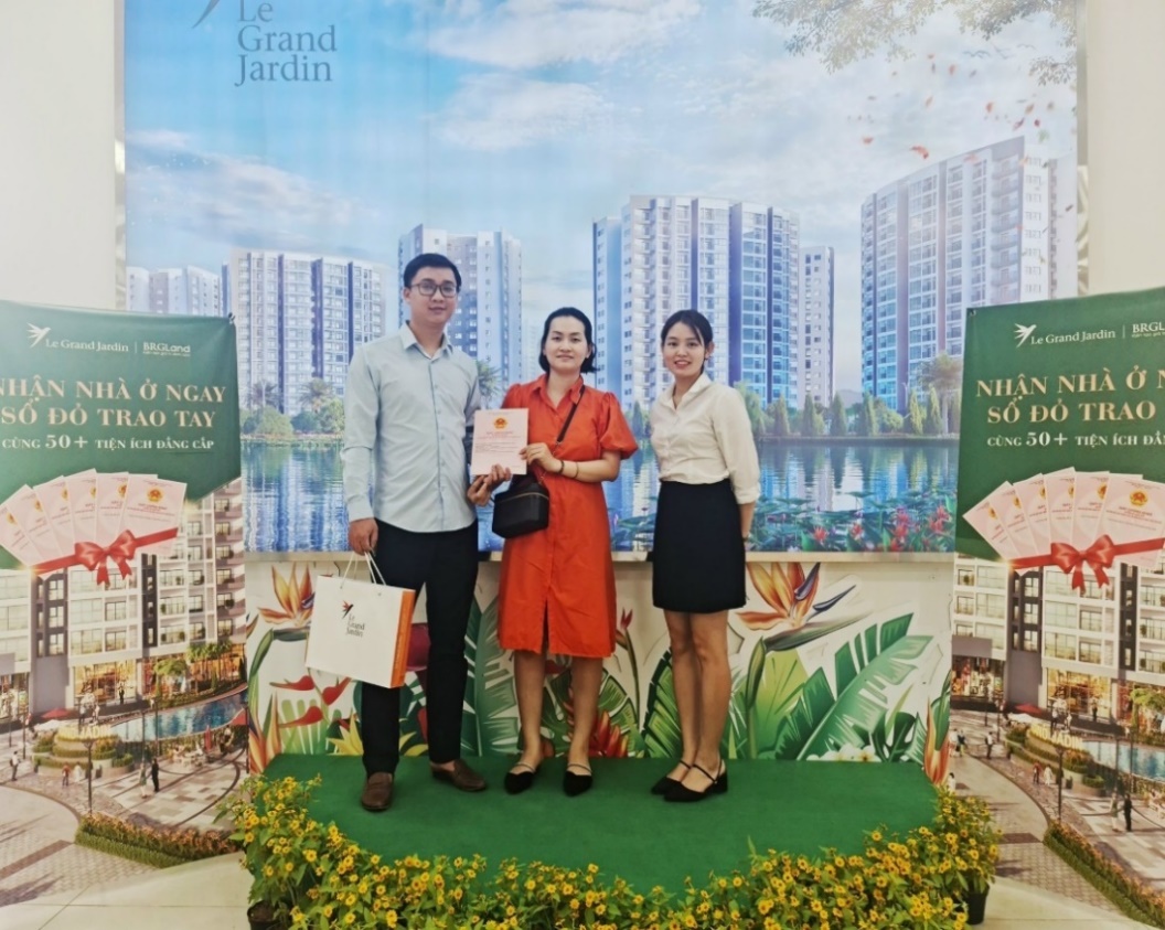 Tổ hợp chung cư Le Grand Jardin tiếp tục bàn giao “sổ đỏ”