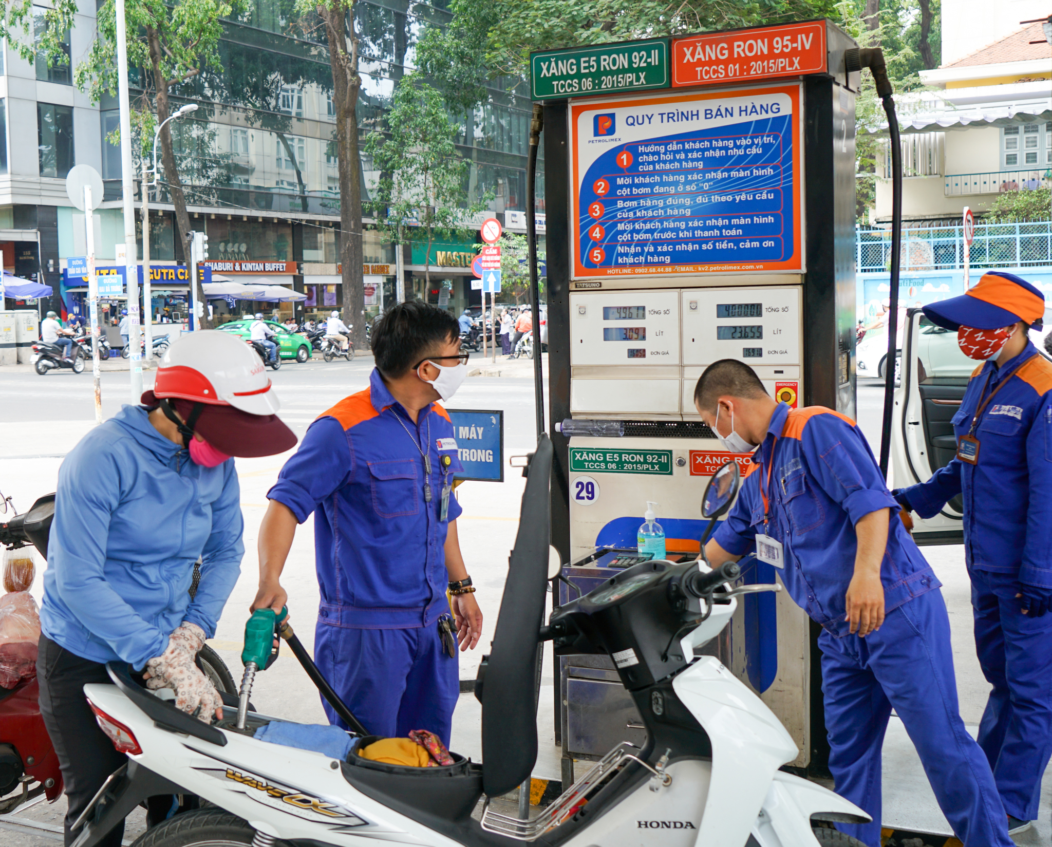 Các 6Pg88.con độc quyền mỗi ngày xăng dầu đồng loạt tăng giá trong kỳ điều hành ngày 21/6. Theo đó, giá xăng E5 RON 92 là 31.300 đồng/lít (tăng 190 đồng); RON 95-III là 32.870 đồng/lít (tăng 500 đồng). 