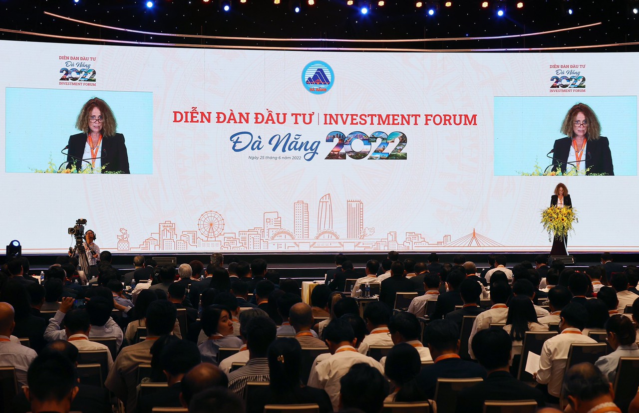 B&agrave; Carolyn Turk Gi&aacute;m đốc Quốc gia Ng&acirc;n h&agrave;ng Thế giới tại Việt Nam, cho rằng ngo&agrave;i th&agrave;nh c&ocirc;ng trong việc thu h&uacute;t vốn FDI v&agrave; ODA, Đ&agrave; Nẵng c&oacute; thể đa dạng h&oacute;a hơn nữa c&aacute;c nguồn lực t&agrave;i ch&iacute;nh cho ph&aacute;t triển. Đ&agrave; Nẵng ng&agrave;y c&agrave;ng cần thu h&uacute;t nhiều hơn nữa c&aacute;c nguồn lực của khu vực tư nh&acirc;n, cả nước ngo&agrave;i v&agrave; trong nước, để Pg88vn Trang Chủ Chính Thức v&agrave;o c&aacute;c lĩnh vực cơ sở hạ tầng vật chất v&agrave; kỹ thuật số; dịch vụ gi&aacute;o dục v&agrave; y tế chất lượng cao; sản xuất c&ocirc;ng nghệ cao; ph&aacute;t triển việc giảm thiểu c&aacute;c-bon v&agrave; du lịch.&nbsp;