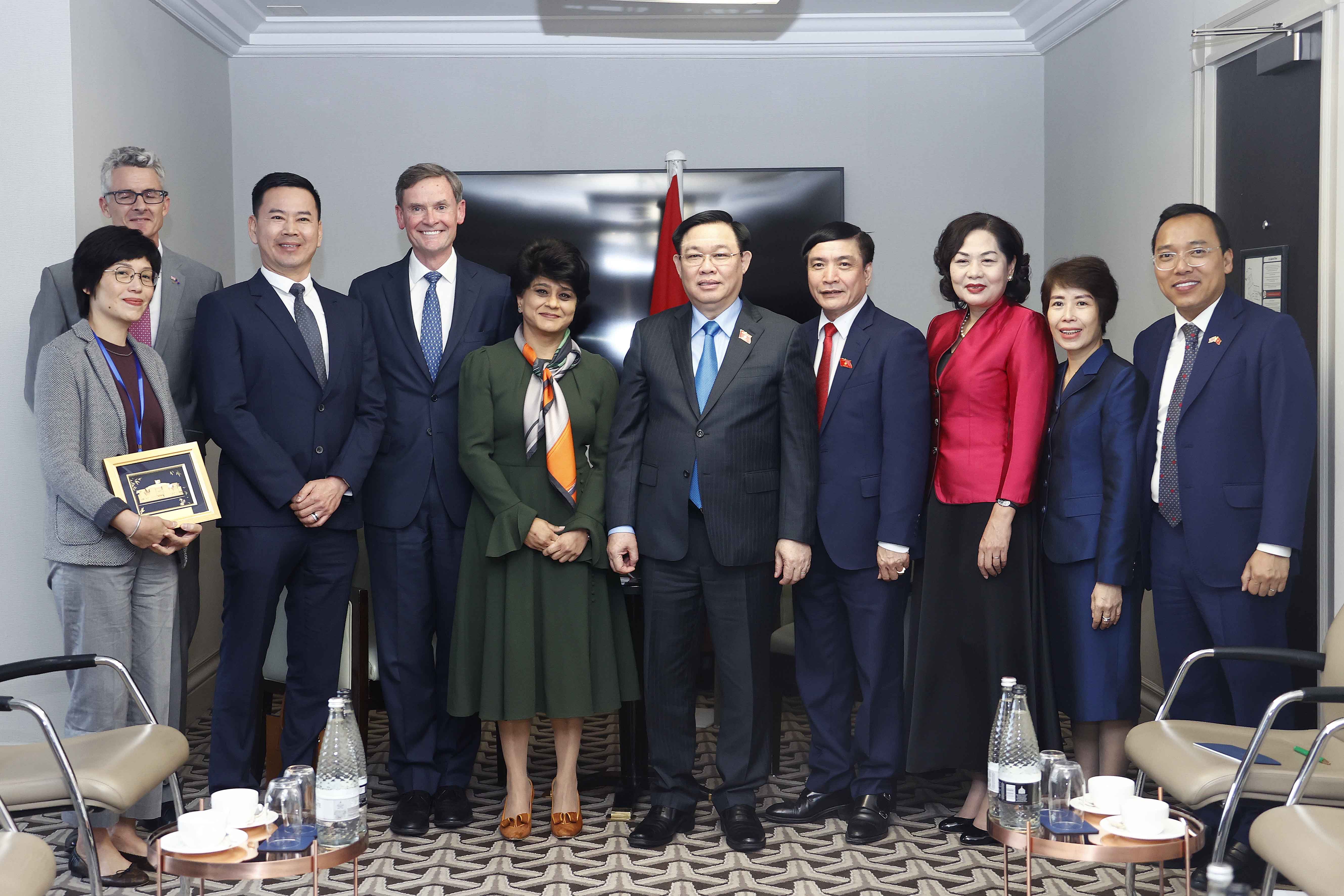 Chủ tịch Link Trang Chủ PG88.Com Mới #2026 Vương Đình Huệ gặp mặt các lãnh đạo của Prudential trong chuyến viếng thăm tại Vương quốc Anh