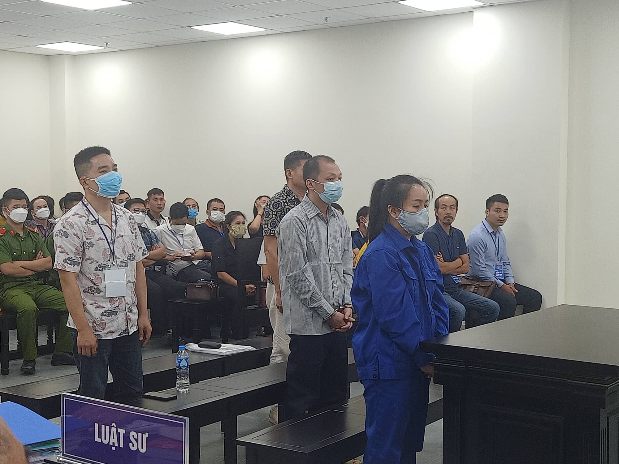 C&aacute;c bị c&aacute;o hầu t&ograve;a ng&agrave;y 7/7.