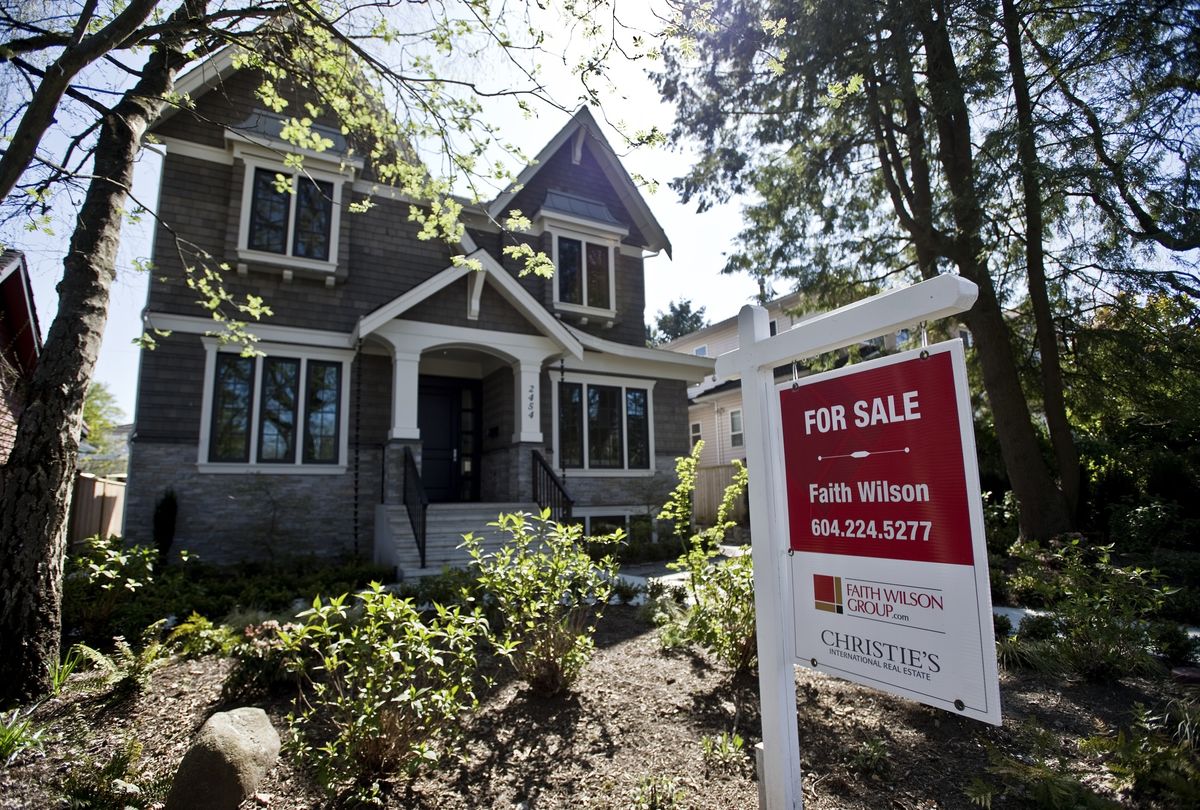Một căn nhà được rao bán ở Canada - Ảnh: Bloomberg.