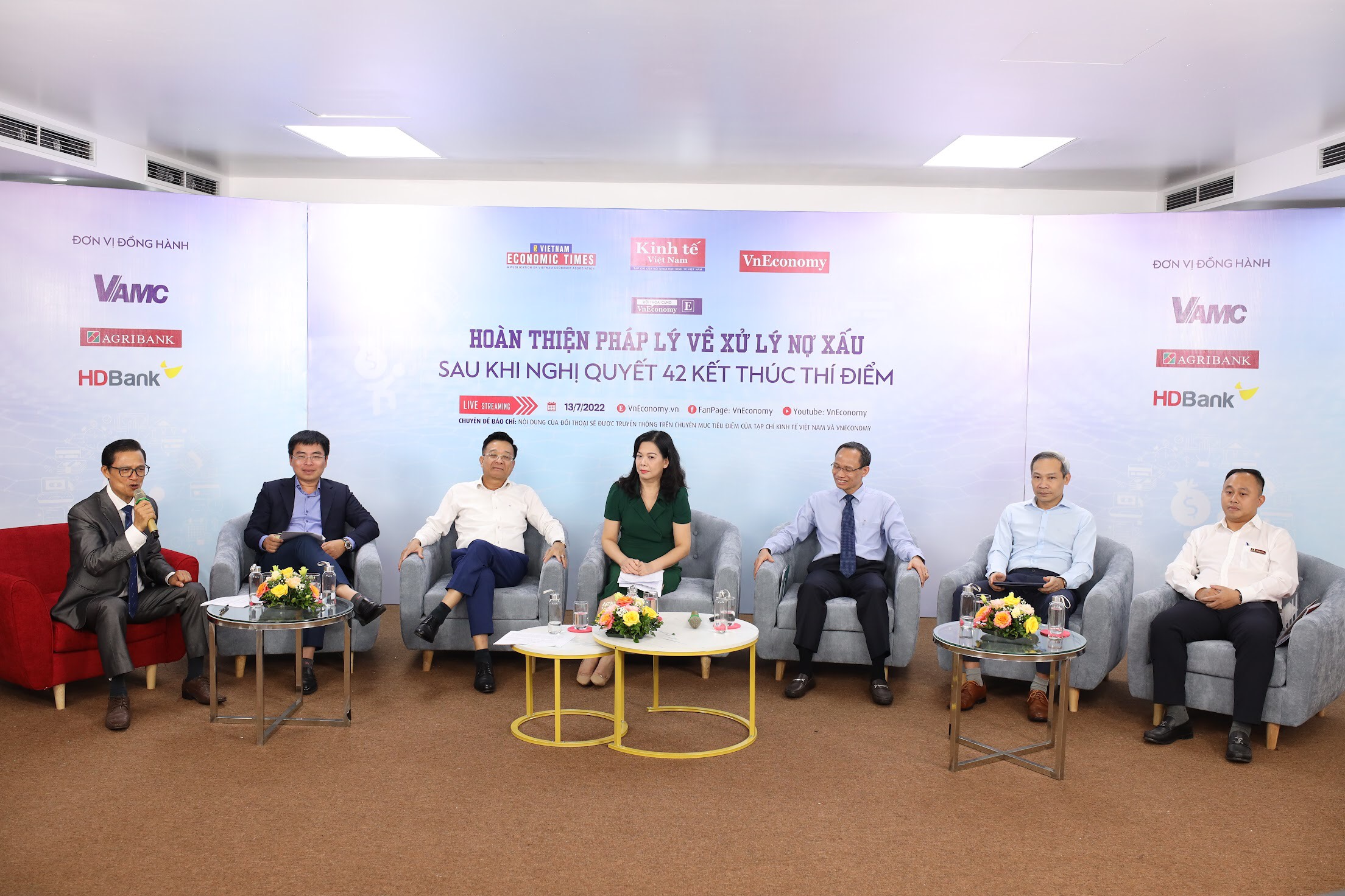 To&agrave;n cảnh&nbsp;Đối thoại chuy&ecirc;n đề: &ldquo;Ho&agrave;n thiện ph&aacute;p l&yacute; về nợ xấu sau khi Nghị quyết 42 kết th&uacute;c th&iacute; điểm&rdquo; .&nbsp;Ảnh: Chu Xu&acirc;n Khoa.