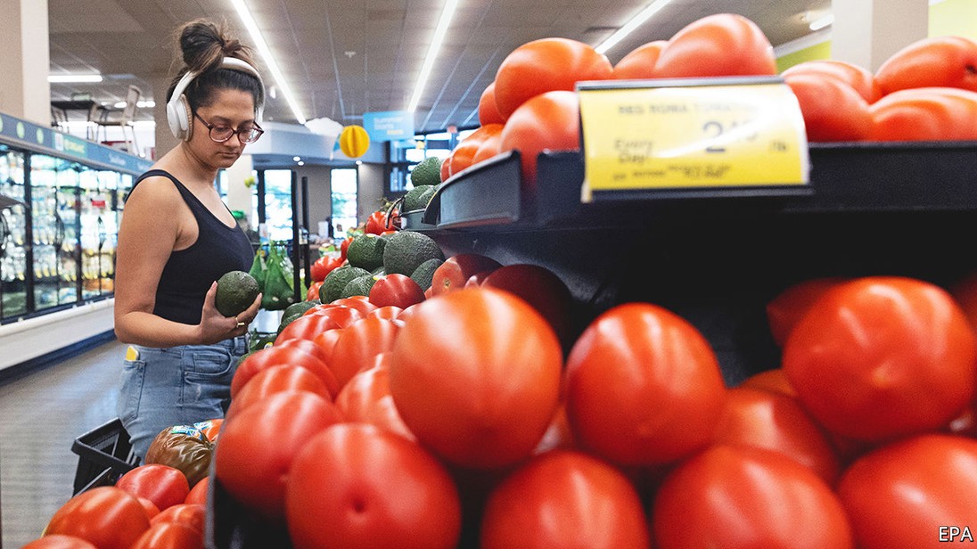 Chỉ số gi&aacute; ti&ecirc;u d&ugrave;ng (CPI) của Mỹ tăng 9,1% trong th&aacute;ng 6 so với c&ugrave;ng kỳ năm trước, chủ yếu do gi&aacute; năng lượng v&agrave; thực phẩm leo thang - Ảnh: EPA