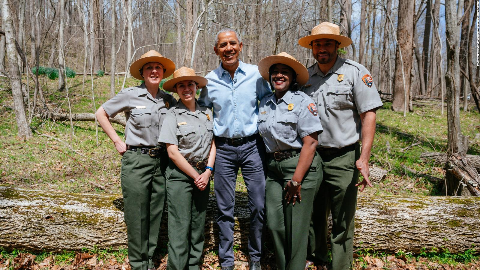 Giới truyền th&ocirc;ng nhận định b&ecirc;n cạnh nổi tiếng với vai tr&ograve; ch&iacute;nh trị gia, Obama c&ograve;n l&agrave; gương mặt được y&ecirc;u th&iacute;ch ở lĩnh vực văn h&oacute;a - nghệ thuật.