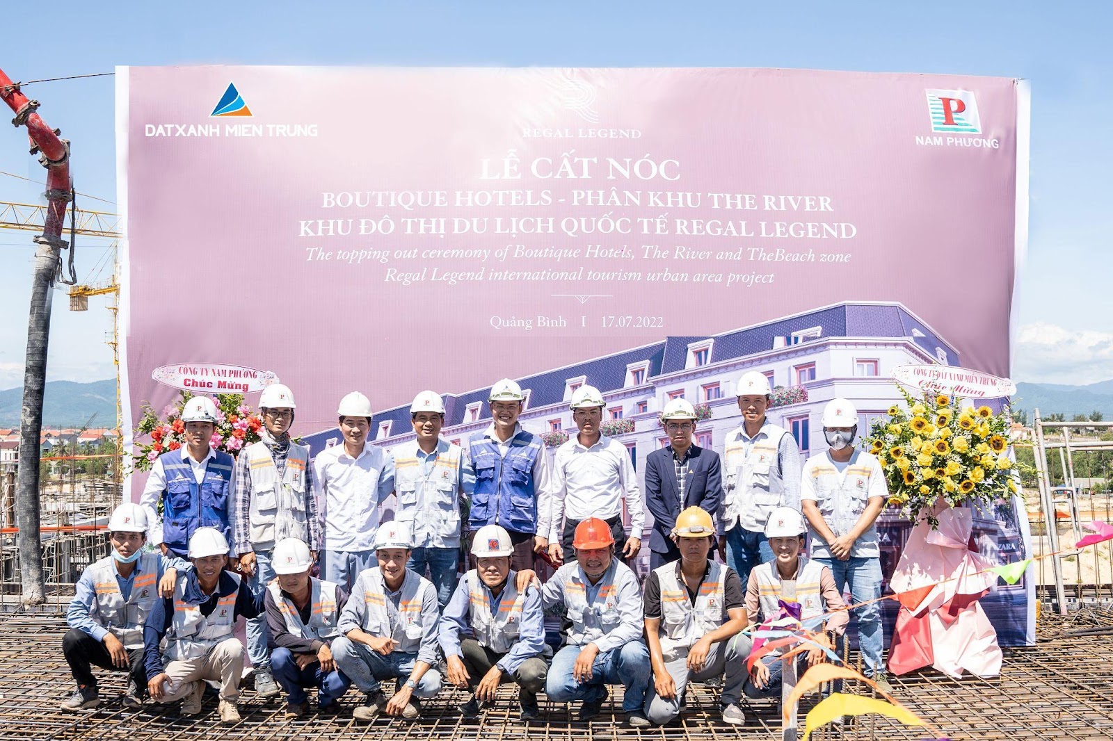 Lễ cất n&oacute;c c&aacute;c ph&acirc;n khu tại Regal Legend diễn ra đồng loạt.