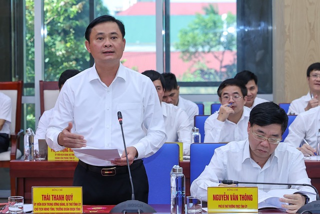 B&iacute; thư Tỉnh ủy Nghệ An Th&aacute;i Thanh Qu&yacute; ph&aacute;t biểu tại cuộc l&agrave;m việc. Ảnh - VGP.