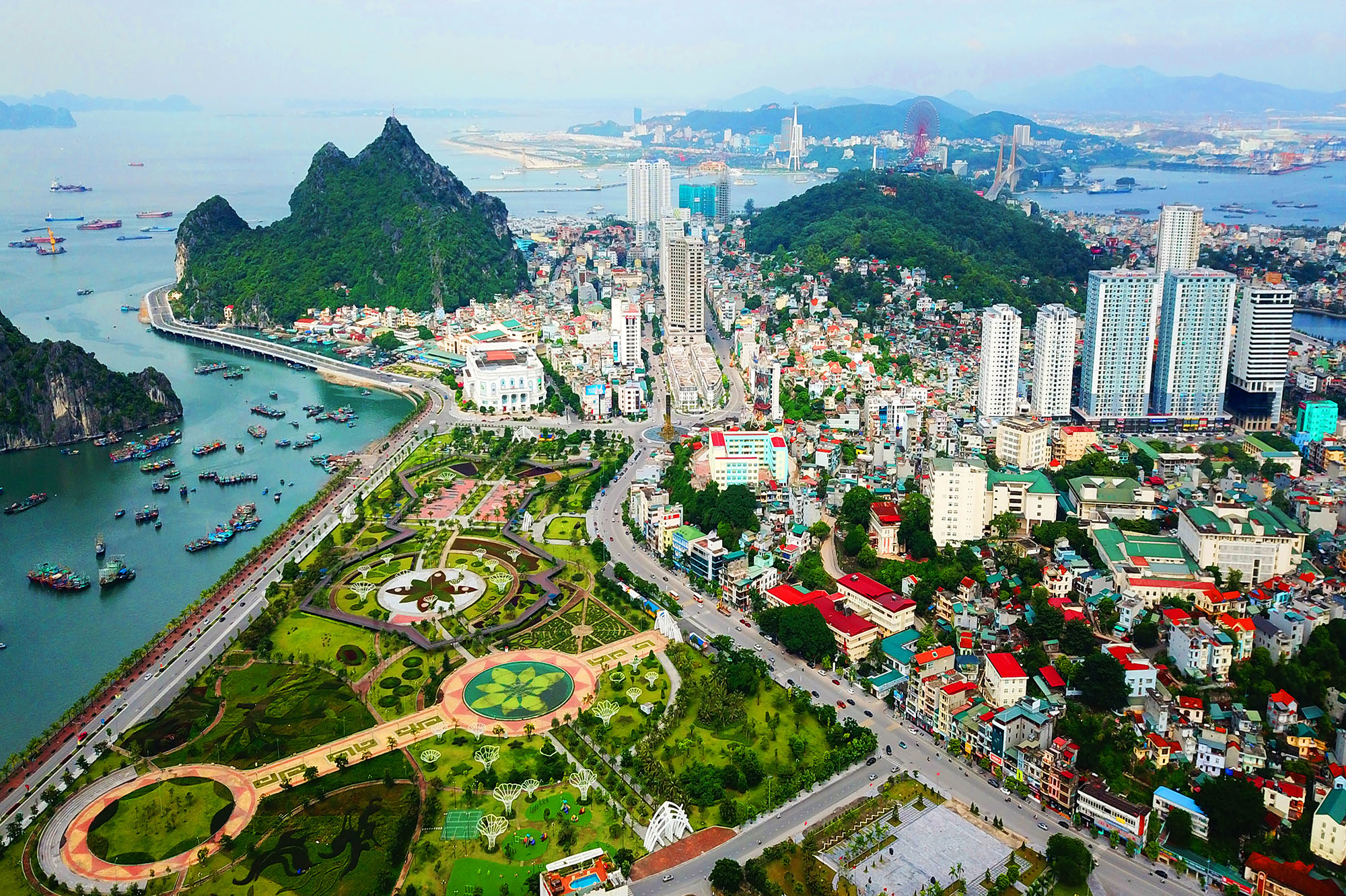 Đồng bộ kết cấu hạ tầng là một trong những ưu tiên giúp Quảng Ninh thu hút làn sóng đầu tư mới.