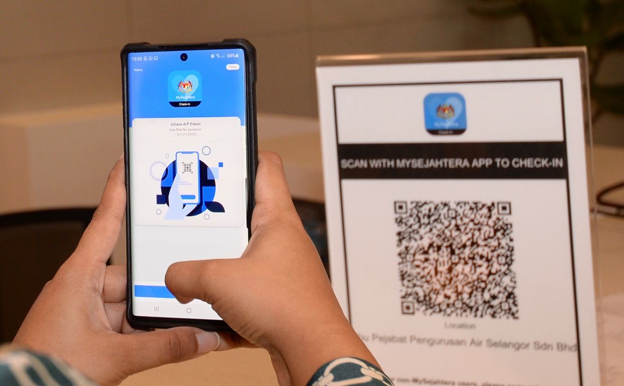 QR code l&agrave; 1 phần trong ứng dụng MySejahtera, cho biết nguy cơ l&acirc;y nhiễm Covid-19 của người d&ugrave;ng từ đ&oacute; cảnh b&aacute;o cho c&aacute;c cơ sở lưu tr&uacute; v&agrave; cơ quan quản l&yacute;.