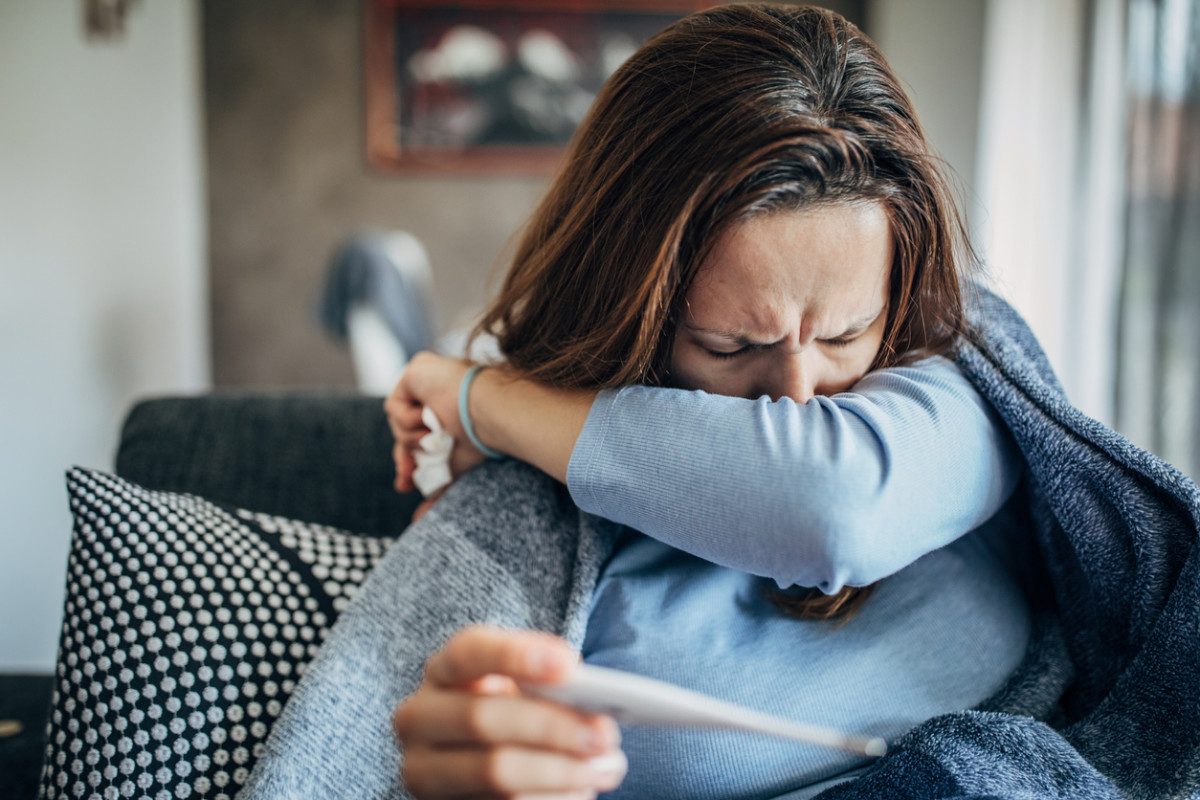 Triệu chứng nhiễm biến chủng phụ n&agrave;y tương tự cảm lạnh, do đ&oacute; mọi người cần lưu &yacute; để ph&acirc;n biệt.