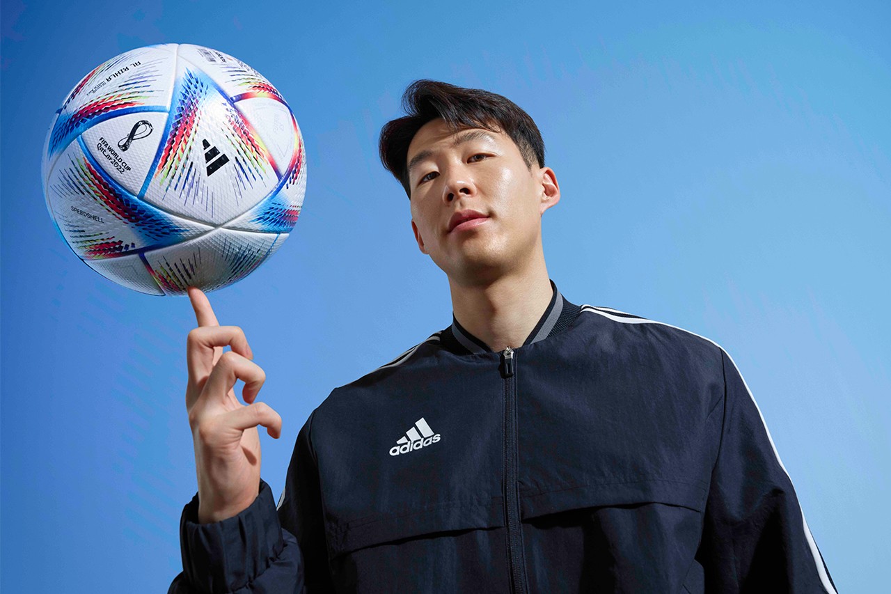 Quả b&oacute;ng do Adidas thiết kế đ&atilde; đ&aacute;nh dấu một kỷ nguy&ecirc;n mới trong m&ocirc;n thể thao vua nhờ nguy&ecirc;n liệu bền vững.
