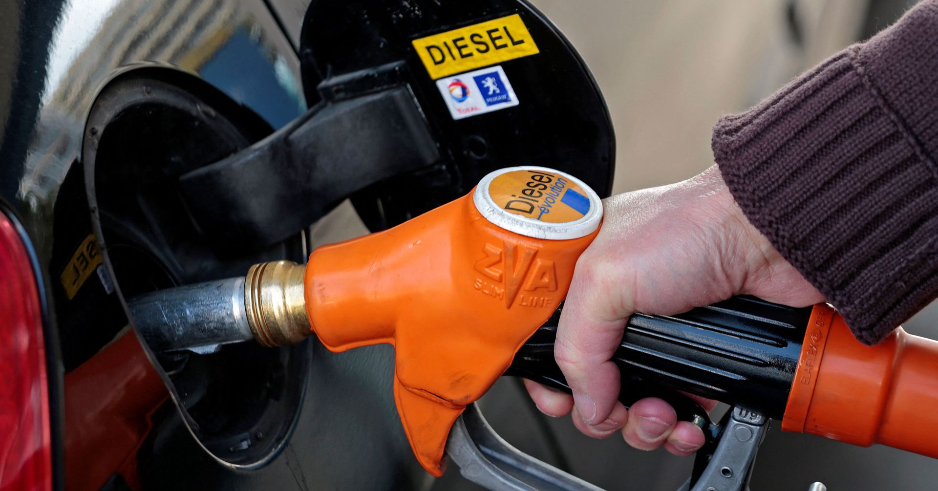 Đang tính chuyện “cai” năng lượng Nga, châu Âu tăng mạnh nhập khẩu diesel Nga