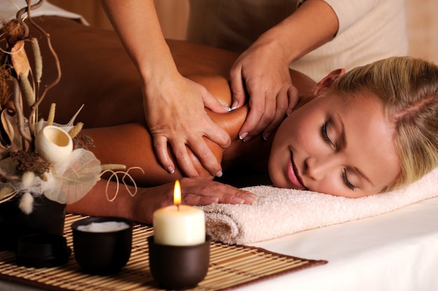Những chuyến nghỉ dưỡng wellness tại Ch&acirc;u &Aacute; với 1 tuần detox tại Koh Samui, liệu ph&aacute;p ngủ s&acirc;u tại Hongkong, trị liệu sắc đẹp cao cấp Cryo Therapy hay EMS to&agrave;n th&acirc;n hoặc kiểm tra sức khỏe to&agrave;n diện bởi c&aacute;c chuy&ecirc;n gia đầu ng&agrave;nh tại Singapore&hellip; cũng l&agrave; những sự lựa chọn th&uacute; vị.