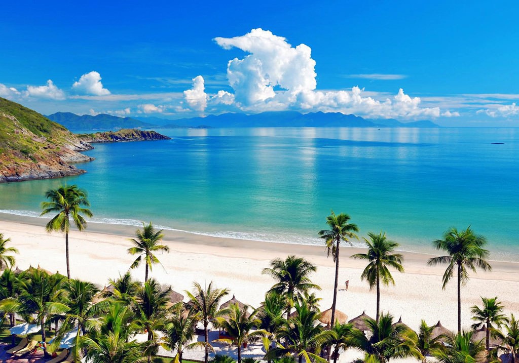 Vẻ đẹp lộng lẫy của Nha Trang kh&ocirc;ng hề k&eacute;m cạnh so với Maldives, Positano hay Santorini.