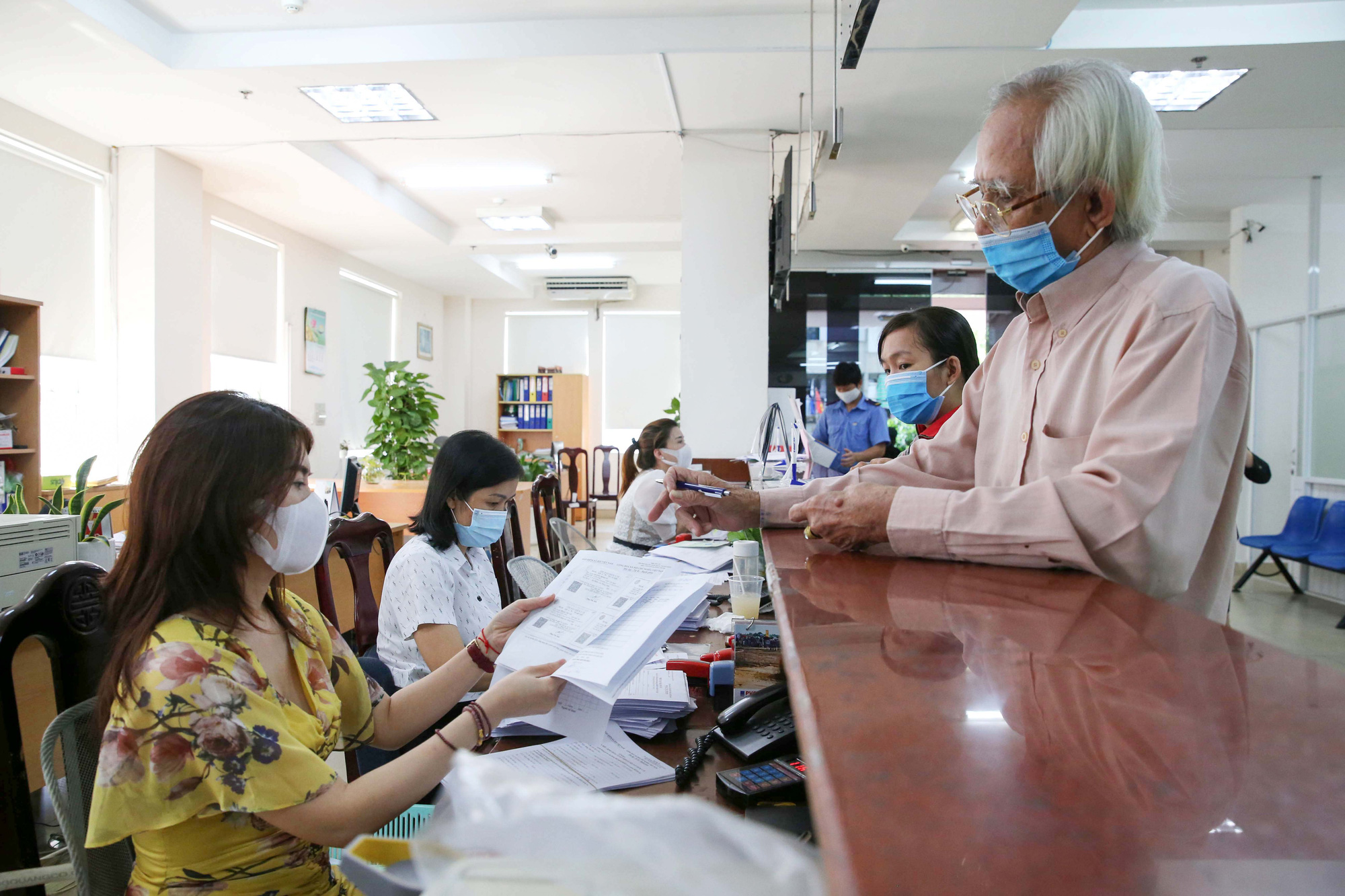 Bốn nhóm viên chức được nghỉ hưu muộn hơn 5 năm