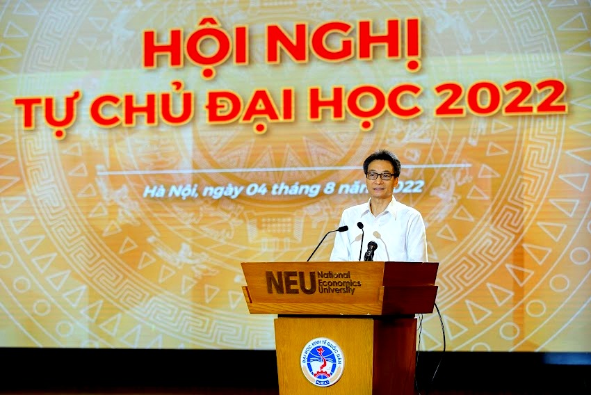 Phó Thủ tướng Chính phủ Vũ Đức Đam phát biểu tại hội nghị.