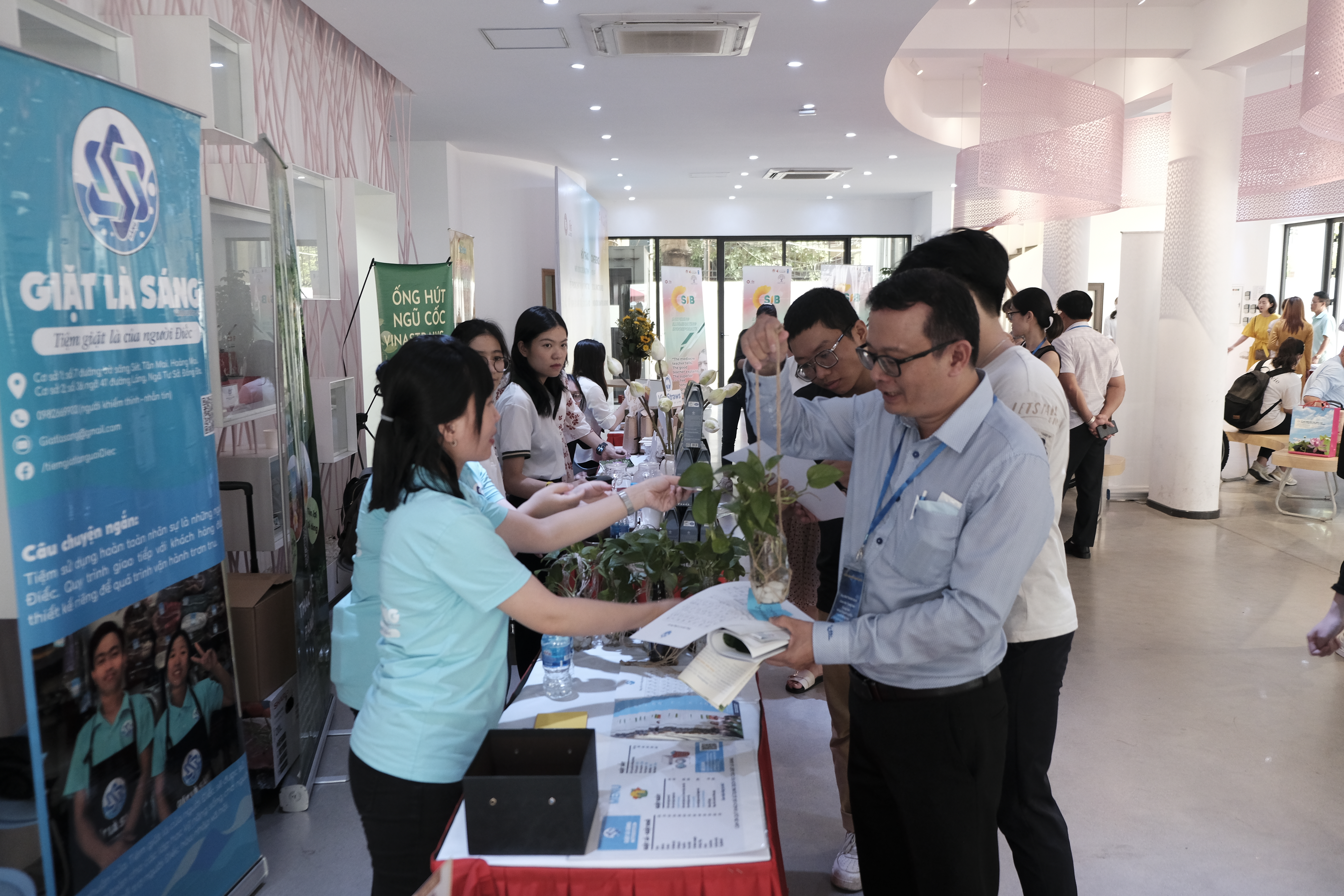 C&aacute;c đại biểu tham dự hội thảo trao đổi với c&aacute;c PG88 Link Dễ Nhớ Pg88.com tạo t&aacute;c động x&atilde; hội.