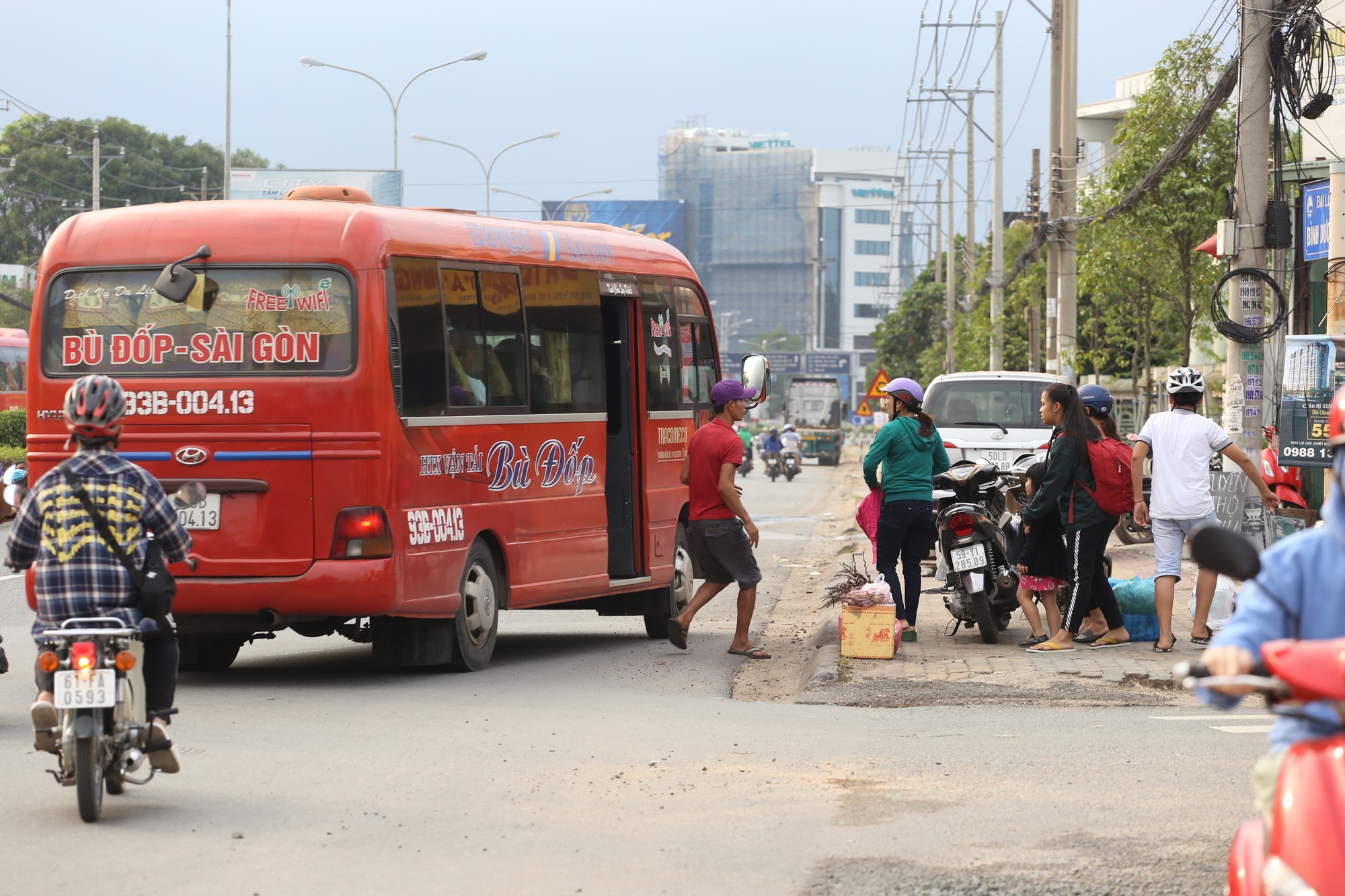 Th&agrave;nh phố sẽ hạn chế tổ chức hoạt động đ&oacute;n, trả kh&aacute;ch trước trụ sở hoặc trong khu&ocirc;n vi&ecirc;n trụ sở, b&atilde;i xe, dọc đường,&hellip;