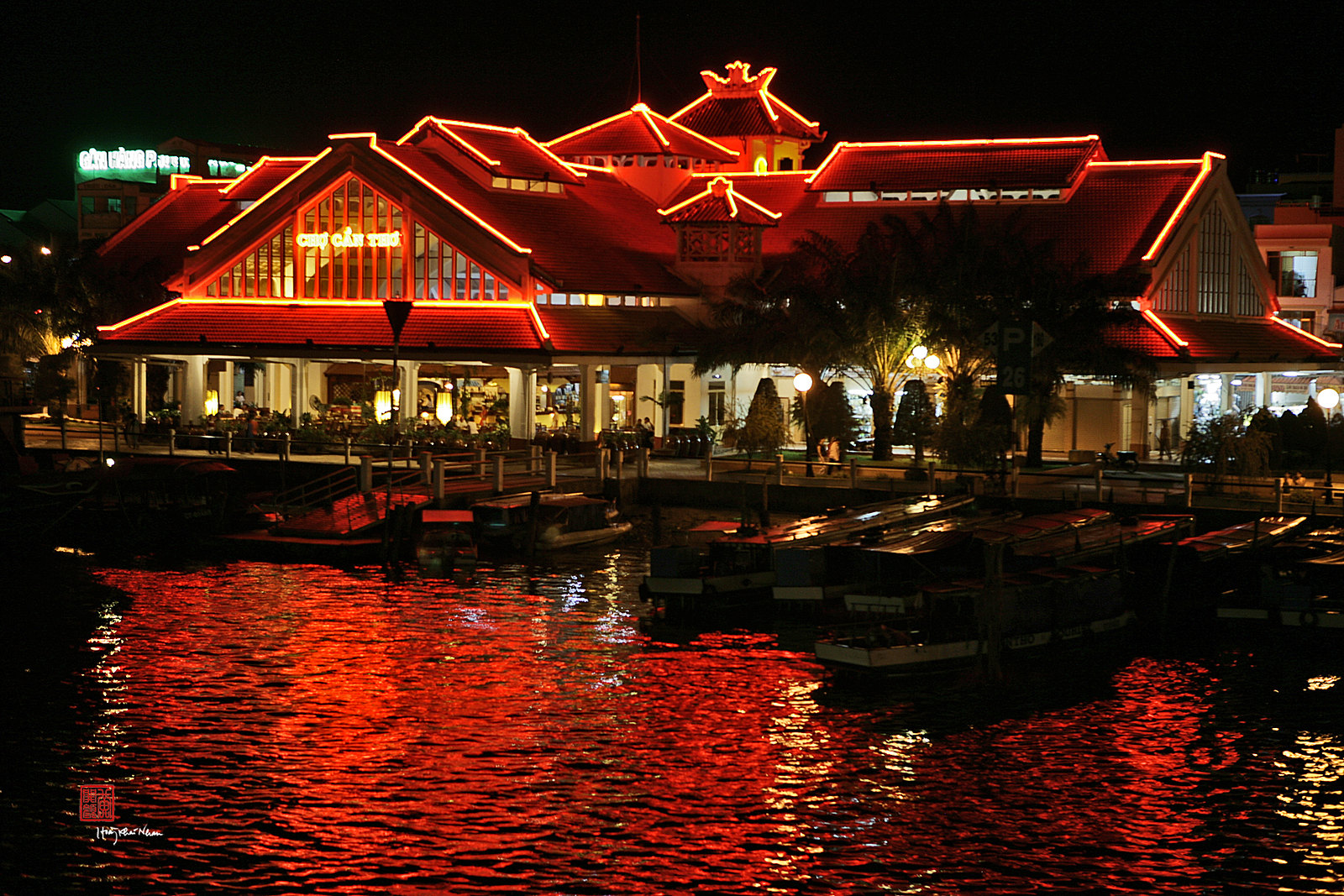 Chợ cổ Cần Thơ lung linh về đ&ecirc;m.