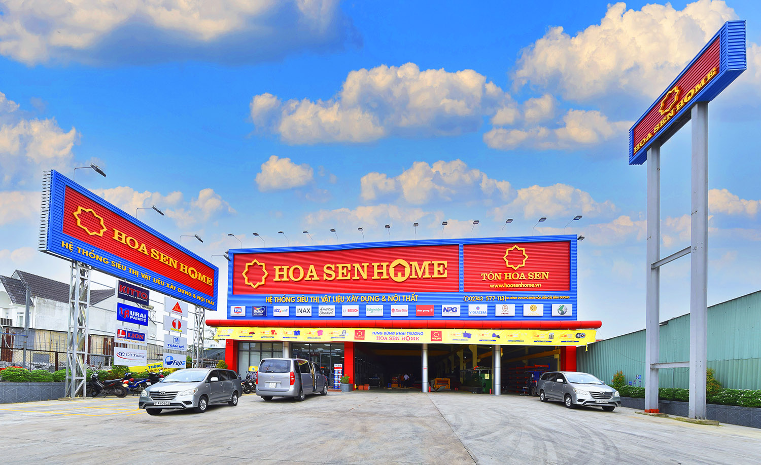 Hoa Sen Home - hệ thống siêu thị Vật liệu xây dựng và Nội thất đầu tiên tại Việt Nam.