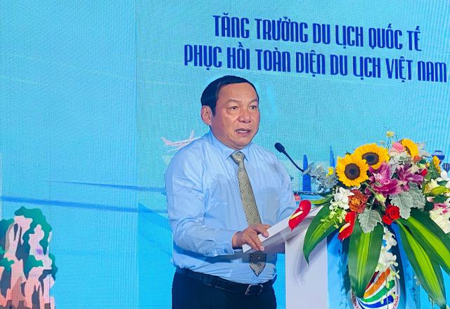 Bộ trưởng Bộ Văn h&oacute;a, Thể thao v&agrave; Du lịch Nguyễn Văn H&ugrave;ng ph&aacute;t biểu tại&nbsp;