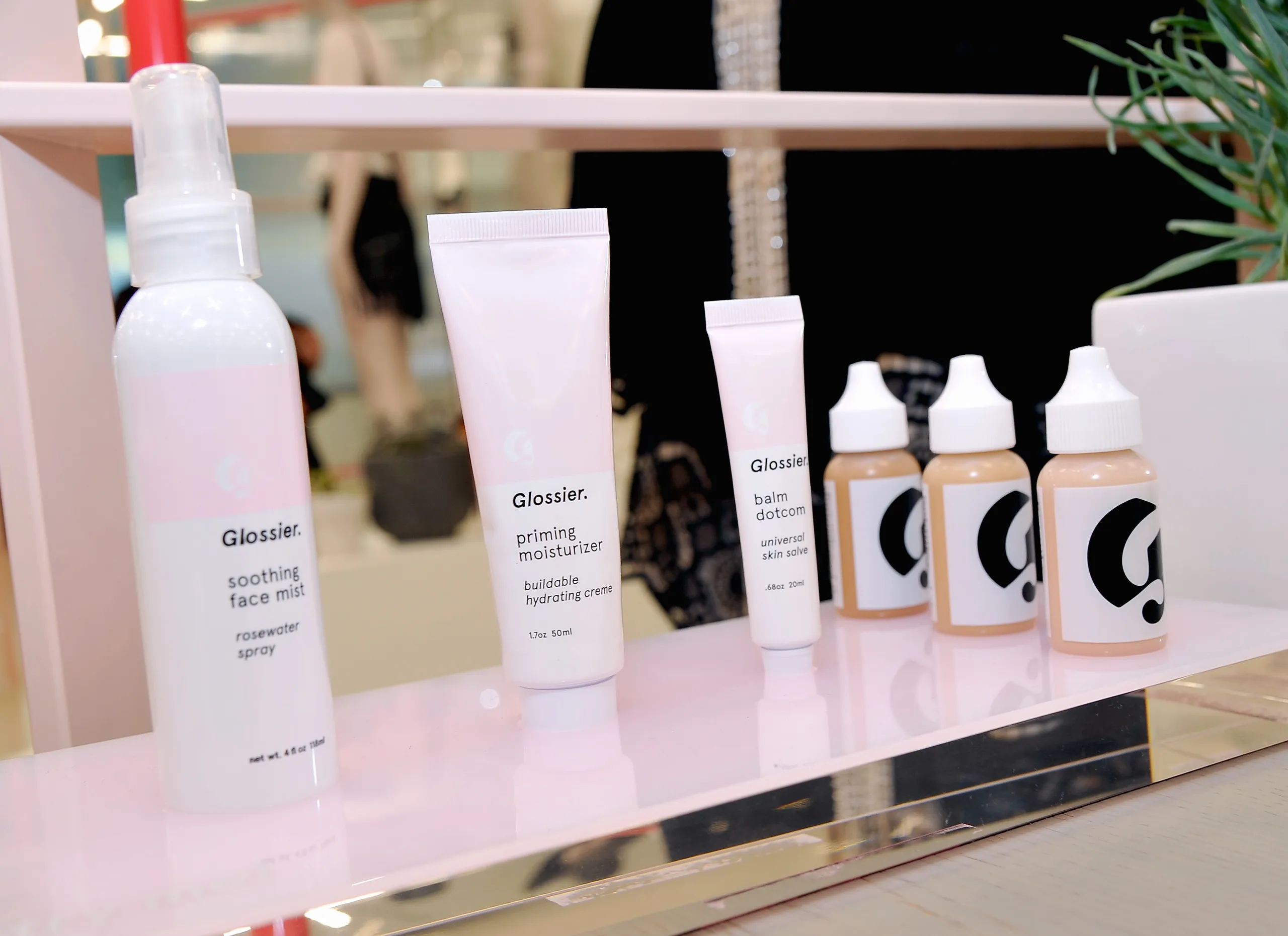 C&aacute;c sản phẩm Glossier sẽ c&oacute; mặt tại c&aacute;c cửa h&agrave;ng v&agrave; tr&ecirc;n trang web của Sephora ở Hoa Kỳ v&agrave; Canada.