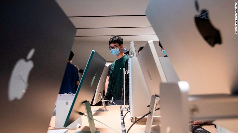 Một góc gian hàng trong cửa hàng bán lẻ mới của Apple tại Trung tâm Pg88ok ưu đãi hấp dẫn Quốc tế Vũ Hán vào ngày 21/5.