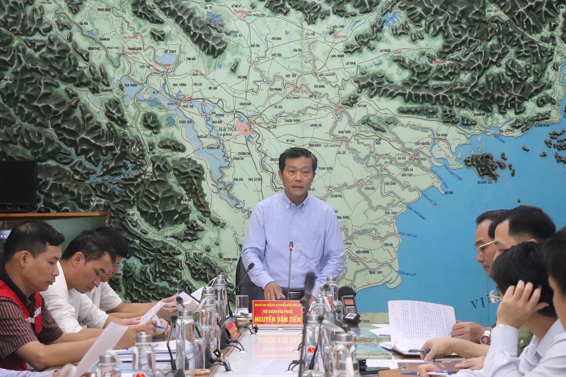 Ông Nguyễn Văn Tiến chủ trì cuộc họp