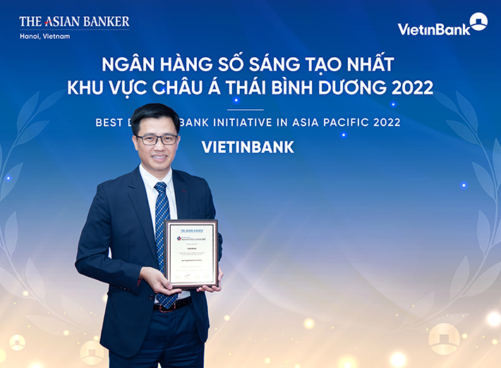 Đại diện VietinBank, ông Trần Hoài Nam - Phó Giám đốc Khối Khách hàng 6Pg88.con độc quyền mỗi ngày kiêm Giám đốc Trung tâm PG88 hơn 2,1 triệu thành viên Giải pháp Pg88ok giải trí thể thao, casino, bắn cá và slot khách hàng nhận giải thưởng.
