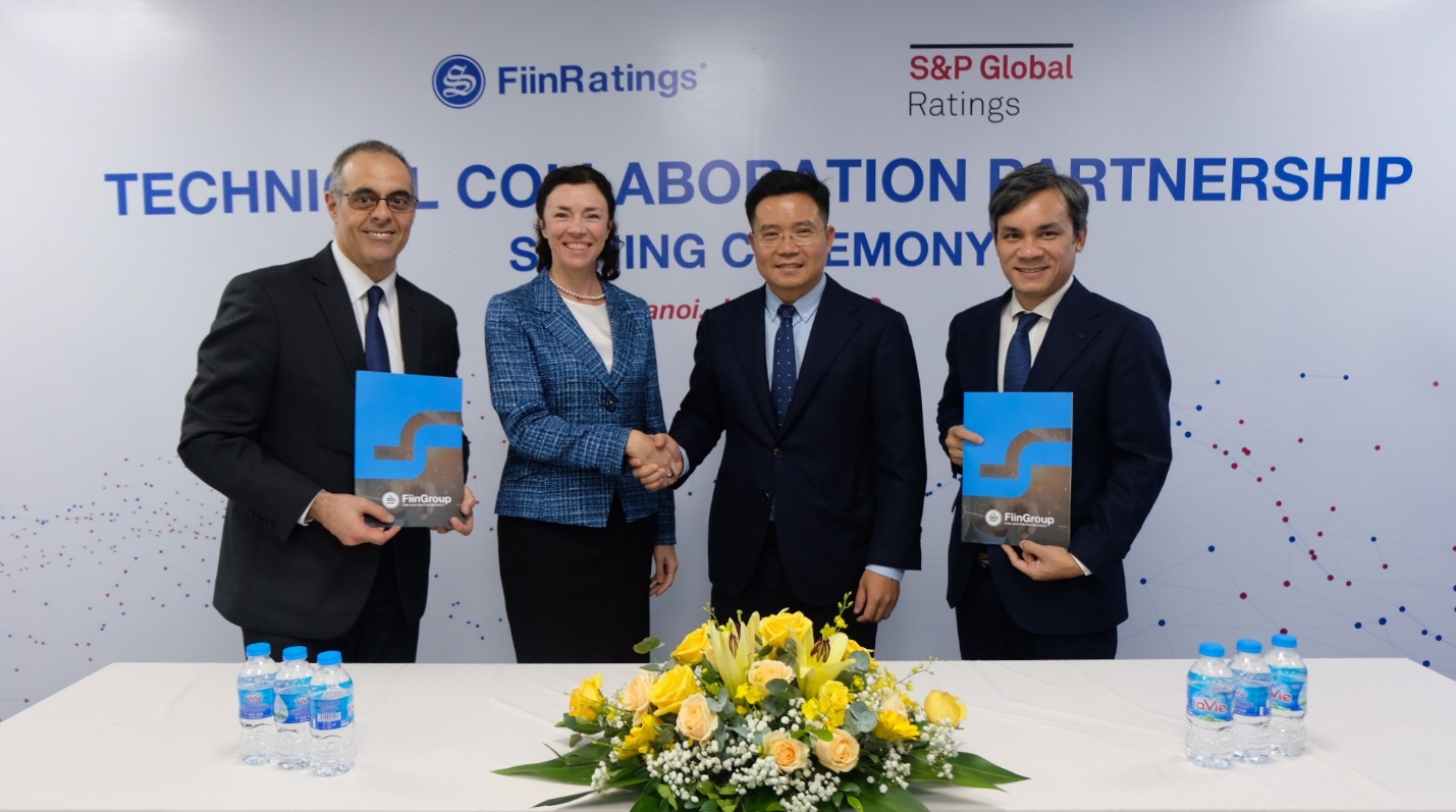 Đại diện của S&P Global Ratings v&agrave; FiinRatings