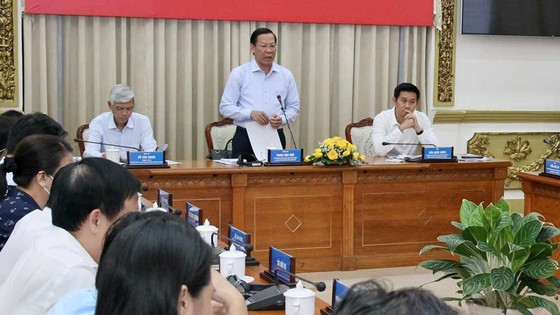 Chủ tịch UBND TP.HCM Phan Văn M&atilde;i ph&aacute;t biểu tại hội thảo. Ảnh: HH.
