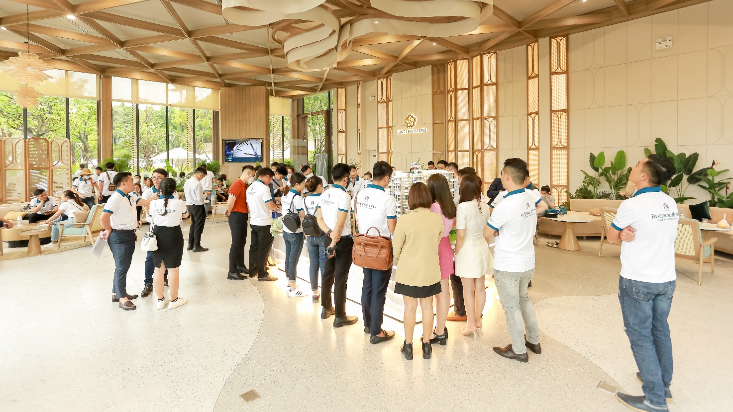 Nhiều kh&aacute;ch h&agrave;ng, nh&agrave; Pg88vn Trang Chủ Chính Thức đến tham quan căn hộ mẫu FiveSeasons Homes - Vung Tau Central Beach.