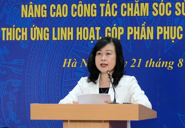 Quyền Bộ trưởng Bộ Y tế Đào Hồng Lan báo cáo về công tác y tế tại hội nghị. Ảnh - Trần Minh. 