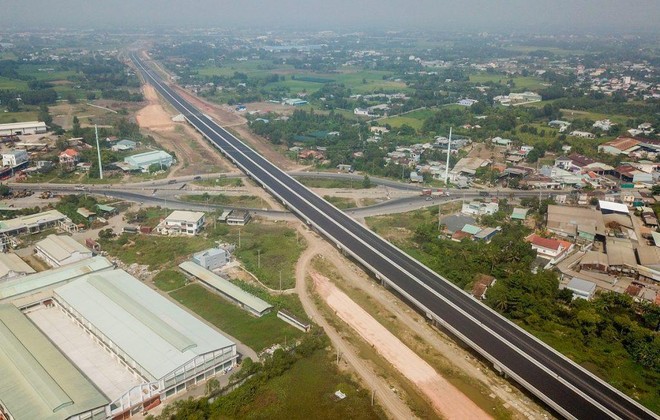 Hiện VEC đang gấp r&uacute;t triển khai để ho&agrave;n thiện dự &aacute;n cao tốc Bến Lức - Long Th&agrave;nh.