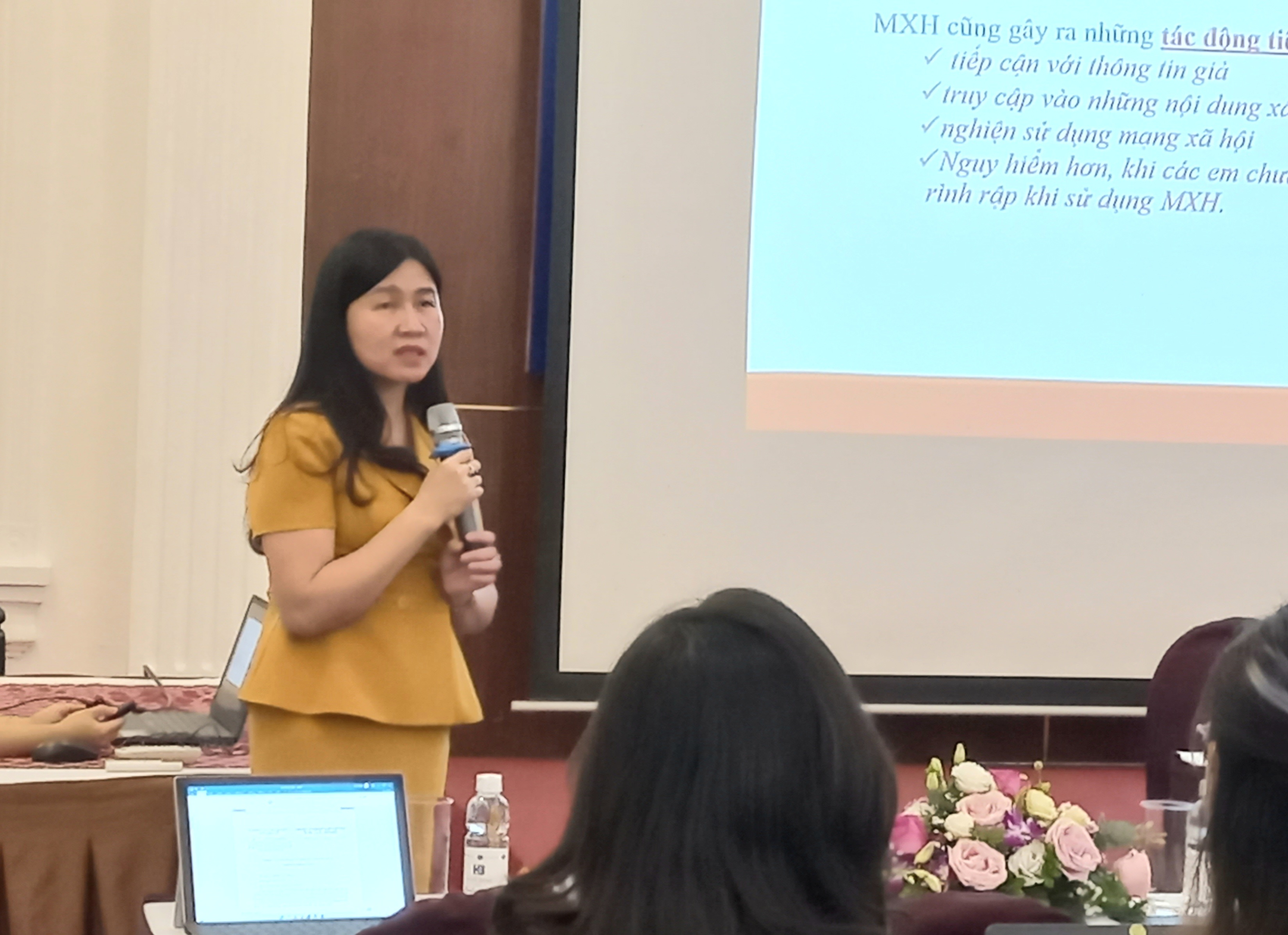 B&agrave; Nguyễn Thị Nga, Ph&oacute; Cục trưởng Cục Trẻ em, Bộ PG88 Sòng bạc trực tuyến TOP 1 Việt Nam | Casino, Nổ Hũ - Thương binh v&agrave; X&atilde; hội, th&ocirc;ng tin về vấn đề bảo vệ trẻ em tr&ecirc;n mạng. Ảnh - N.Dương.