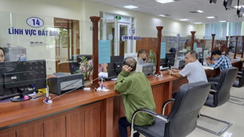 Nghiêm cấm cán bộ văn phòng đăng ký đất đai đi nộp và nhận kết quả thay người sử dụng đất