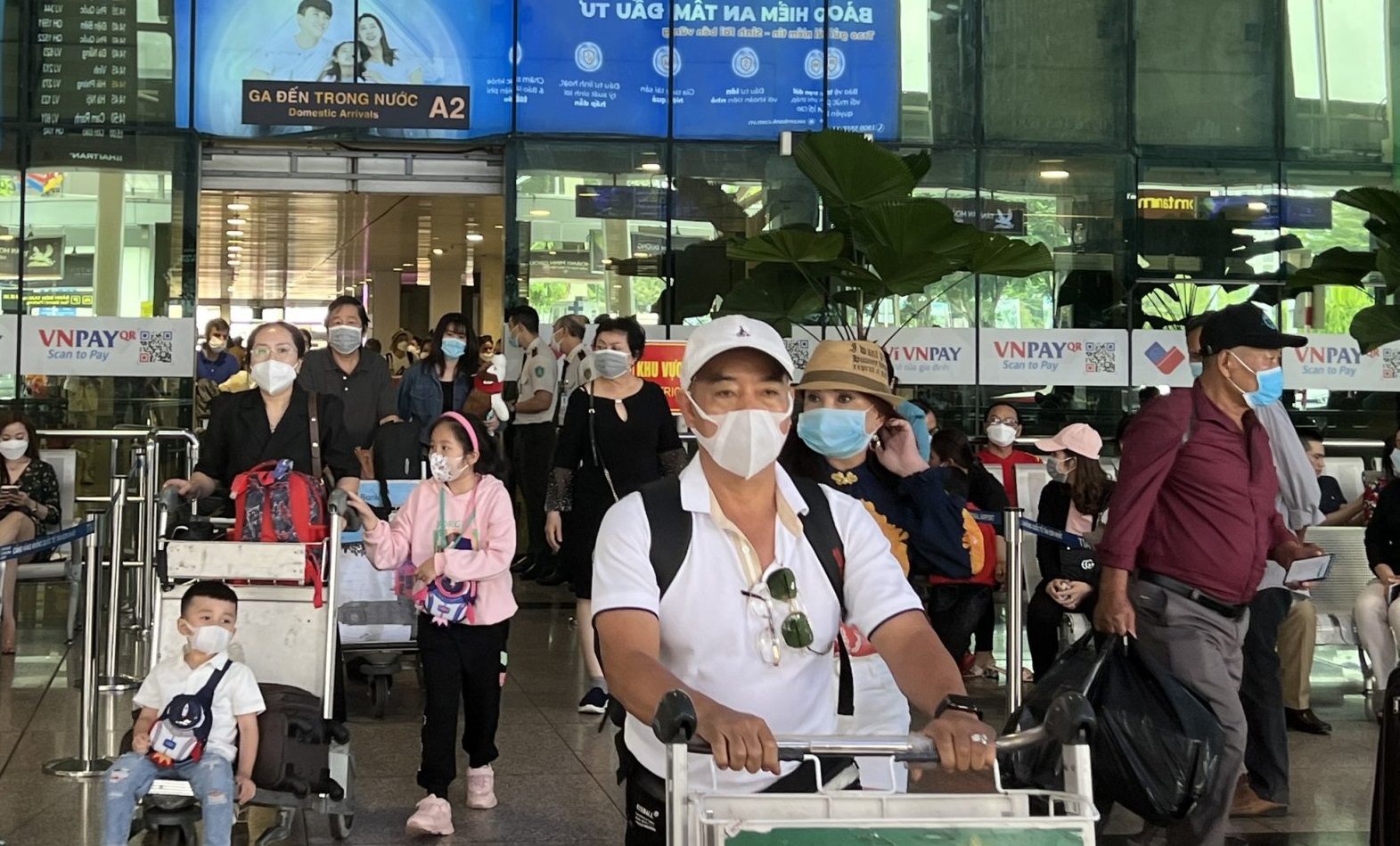 Nhà ga quốc nội nhiều thời điểm lâm vào tình trạng quá tải trầm trọng. 