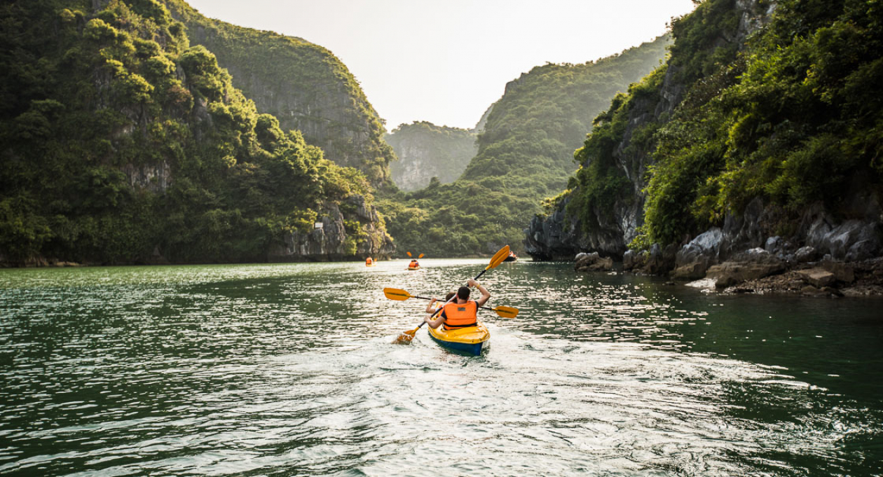 C&aacute;c tour leo n&uacute;i, ch&egrave;o SUP ngắn ng&agrave;y được du kh&aacute;ch ưa chuộng v&agrave;o dịp n&agrave;y.