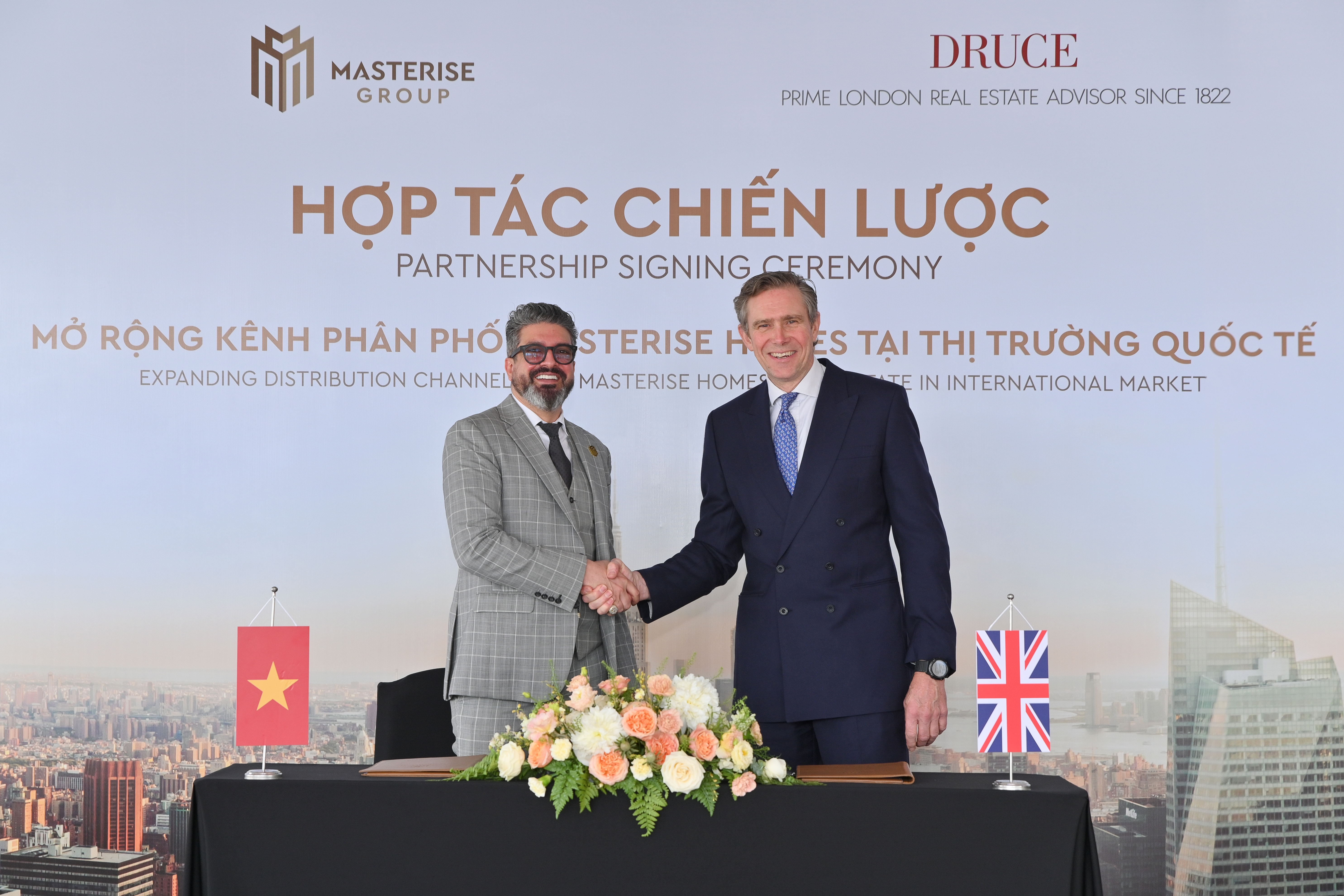 Ông Gibran Bukhari, Giám đốc khối PG88 Uy Tín Số 1 Việt Nam Masterise Homes và ông Robert Bartlett, Tổng giám đốc Druce Toàn cầu tham gia ký kết hợp tác chiến lược.