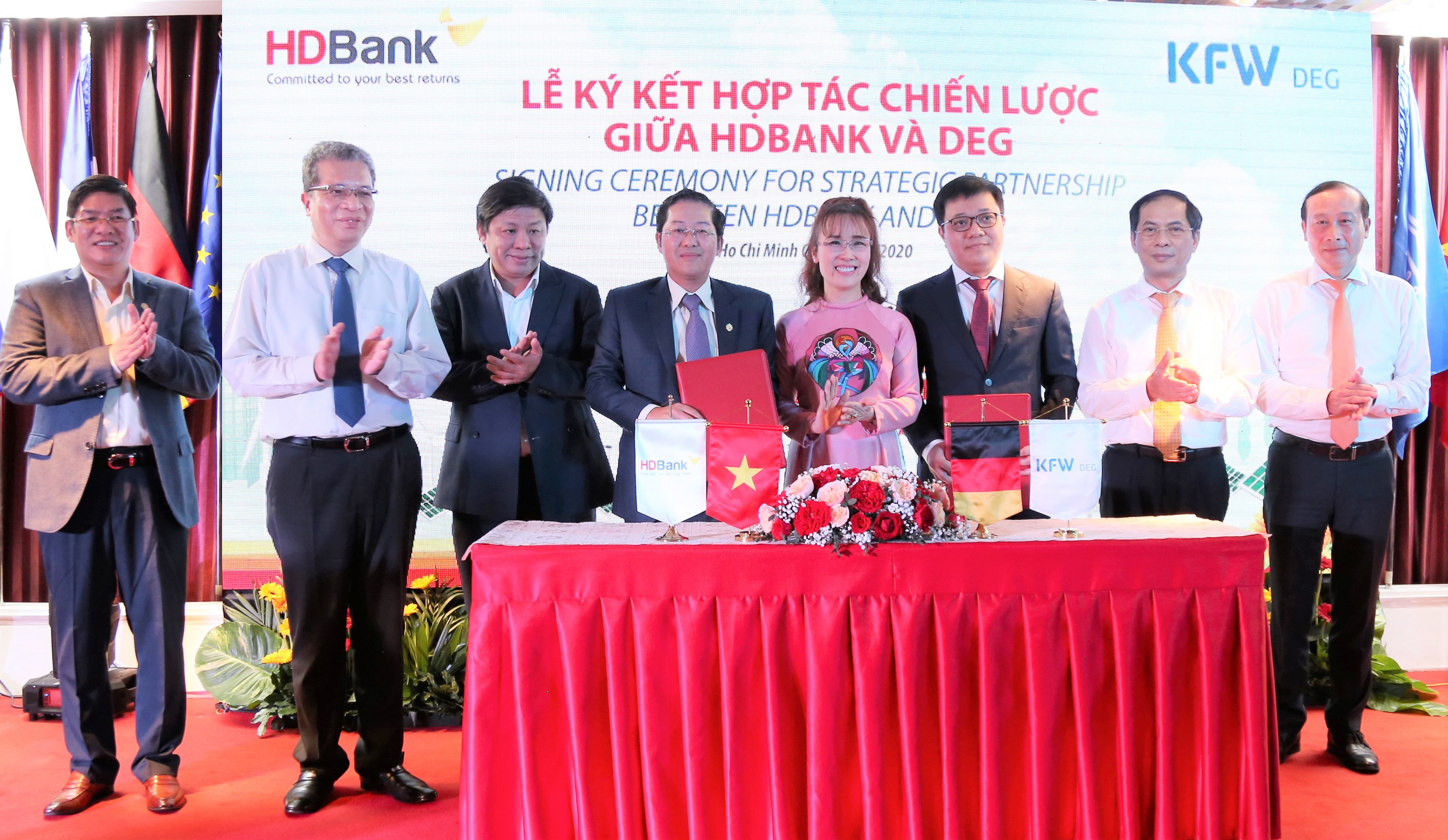 HDB k&yacute; kết hợp đồng ph&aacute;t h&agrave;nh tr&aacute;i phiếu chuyển đổi v&agrave; hợp t&aacute;c chiến lược với DEG v&agrave;o năm 2020.