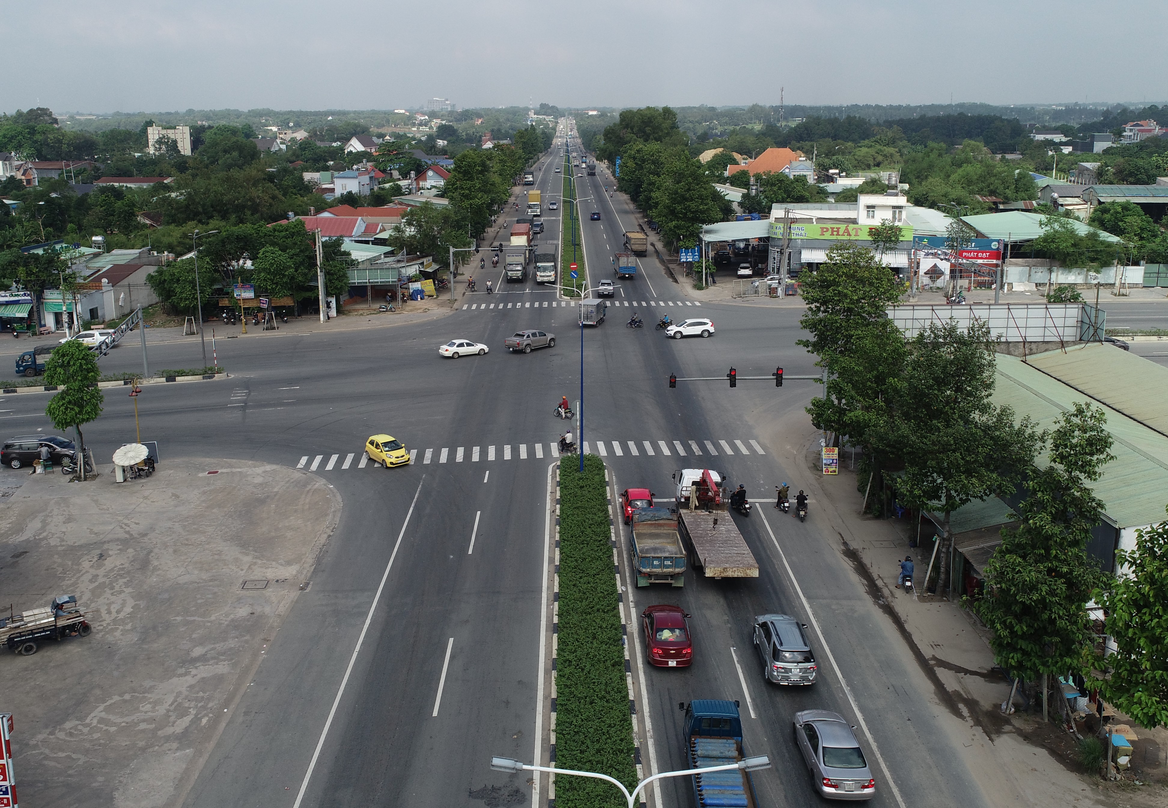 Hệ thống giao th&ocirc;ng ph&aacute;t triển mạnh ở tam gi&aacute;c c&ocirc;ng nghiệp T&acirc;n Uy&ecirc;n - Ph&uacute; Gi&aacute;o - Bến C&aacute;t.