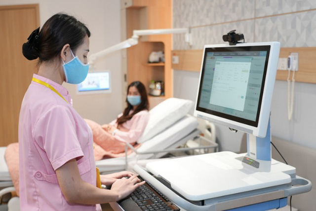 Giải ph&aacute;p iWard gi&uacute;p gia tăng mức độ h&agrave;i l&ograve;ng của bệnh nh&acirc;n khi thăm kh&aacute;m, điều trị tại Bệnh viện Đa khoa Hồng Ngọc.