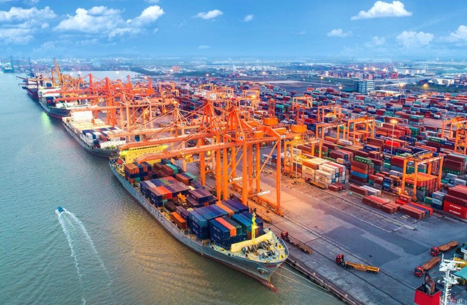 Tổng trị giá xuất nhập khẩu của cả nước trong 8 tháng năm 2022  tăng 15,9%  so với cùng kỳ năm 2021.