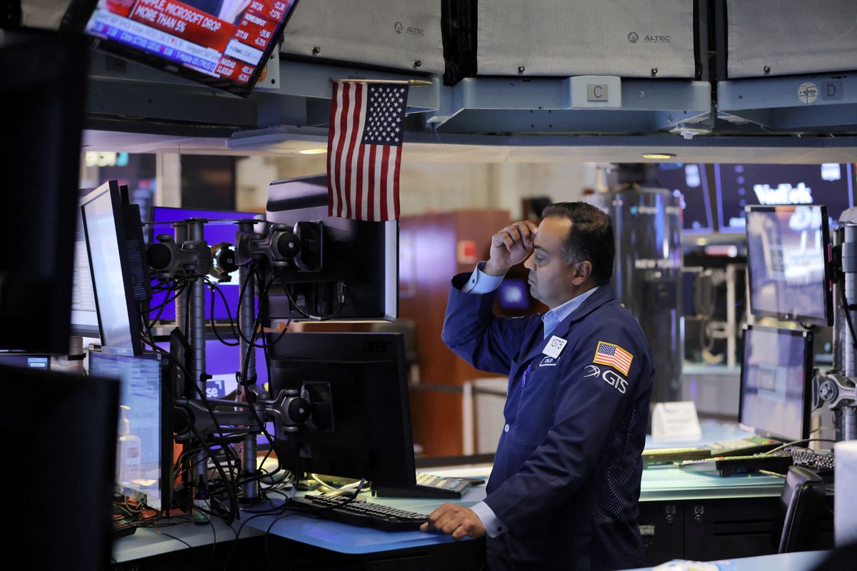 Một nhà giao dịch Pg88vnd dành cho Android và iOS tại Việt Nam trên sàn NYSE ở New York, Mỹ hôm 13/9 - Ảnh: Reuters.