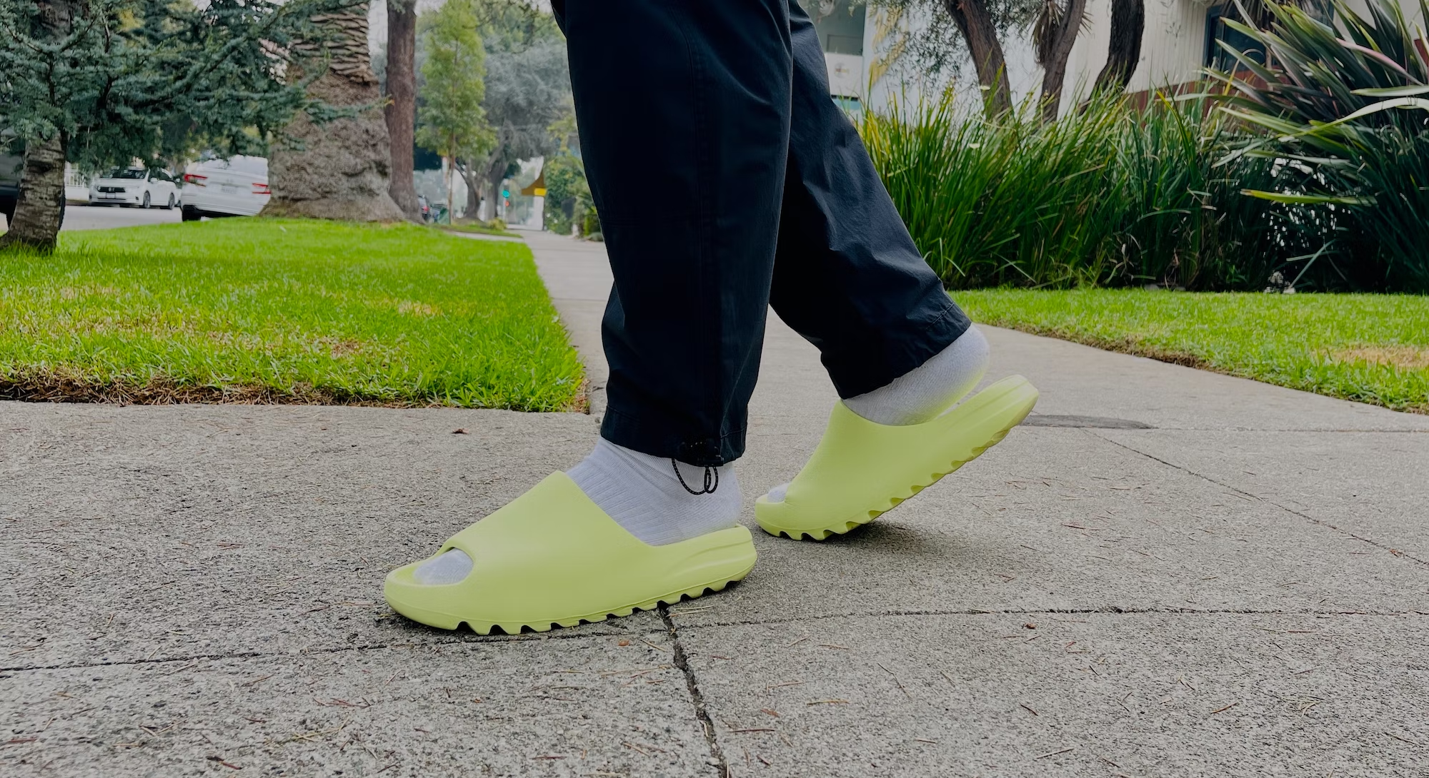 Mẫu d&eacute;p Yeezy Slide.