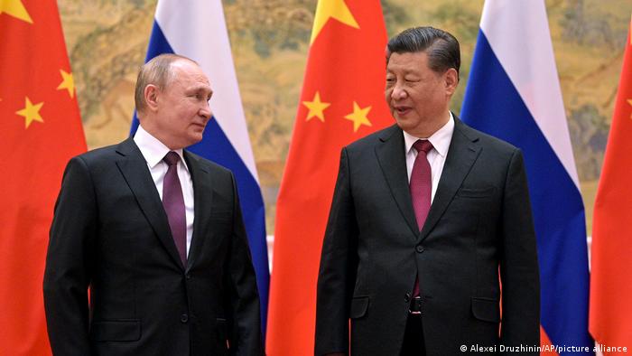 Tổng thống Nga Vladimir Putin v&agrave; Chủ tịch Trung Quốc Tập Cận B&igrave;nh trong một cuộc gặp.