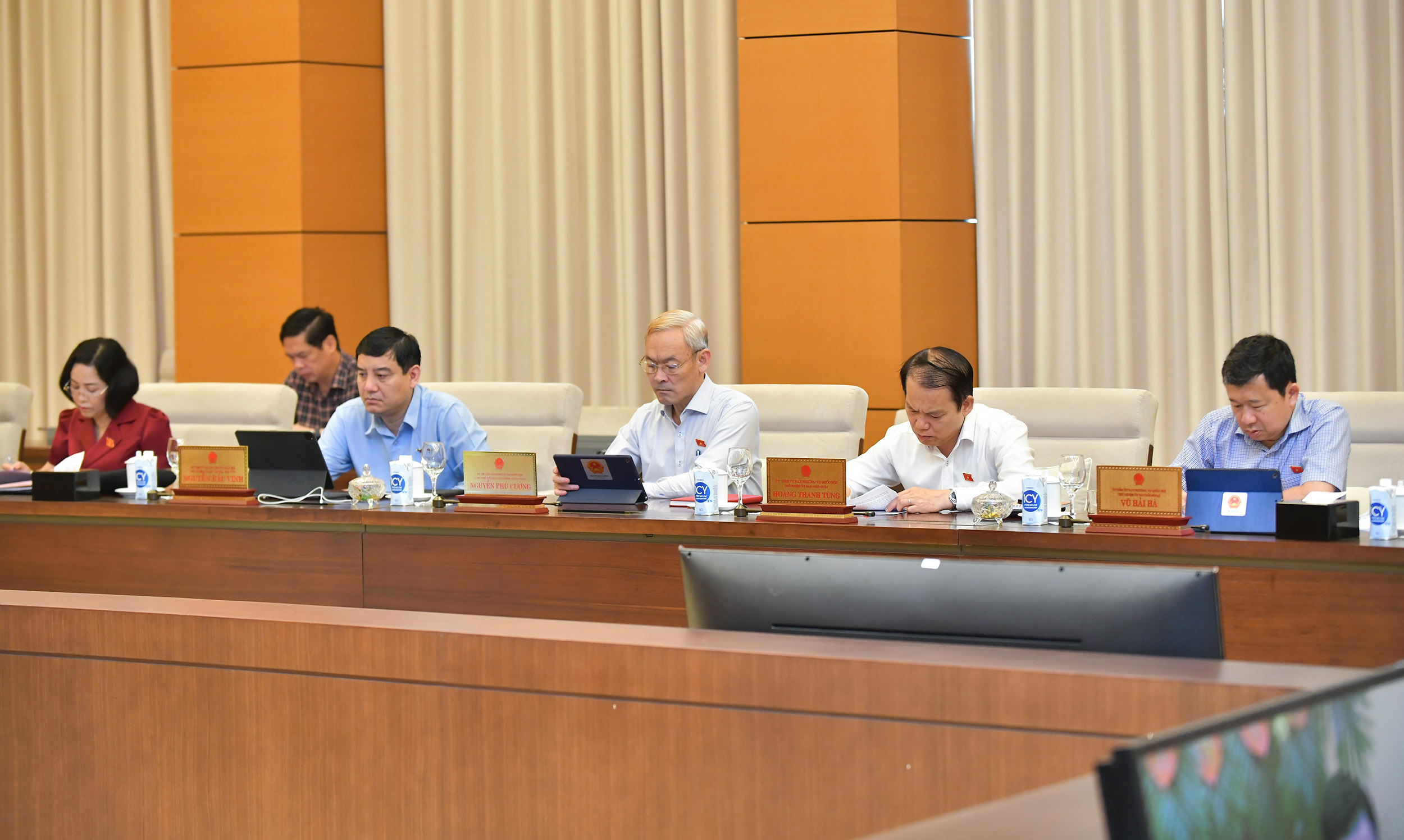 C&aacute;c đại biểu tham dự phi&ecirc;n họp. Ảnh - Quochoi.vn.&nbsp;