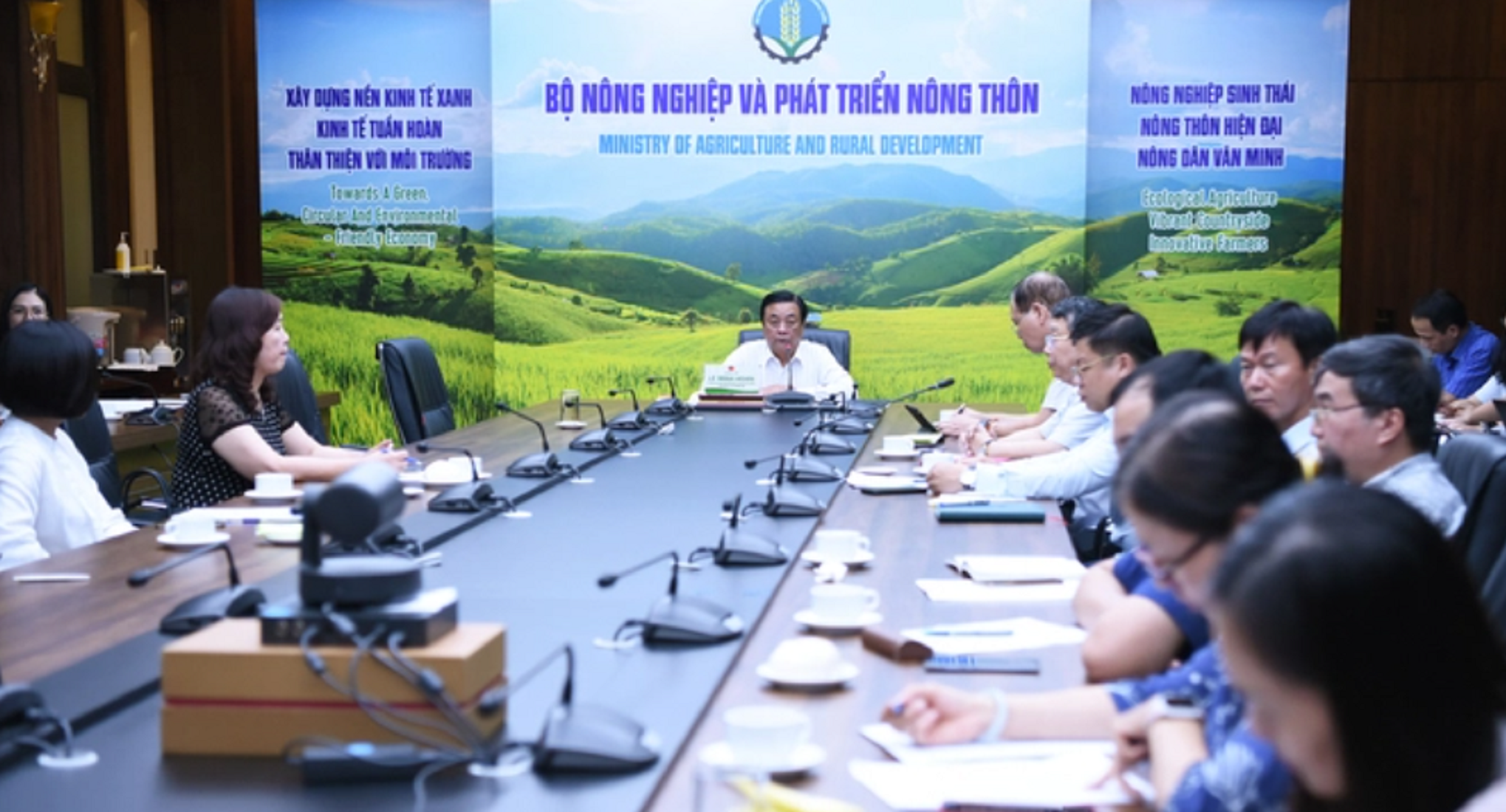 Rau chợ “đội lốt” VietGap vào siêu thị, Bộ trưởng Lê Minh Hoan nói gì?