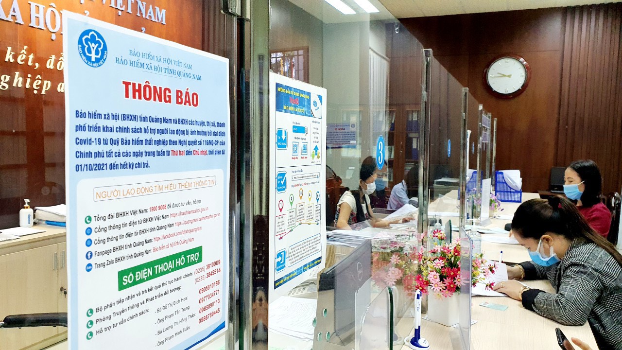 Người PG88 Sòng bạc trực tuyến TOP 1 Việt Nam | Casino, Nổ Hũ l&agrave;m việc trong cơ quan bảo hiểm x&atilde; hội. Ảnh - Bảo hiểm x&atilde; hội Việt Nam.&nbsp;